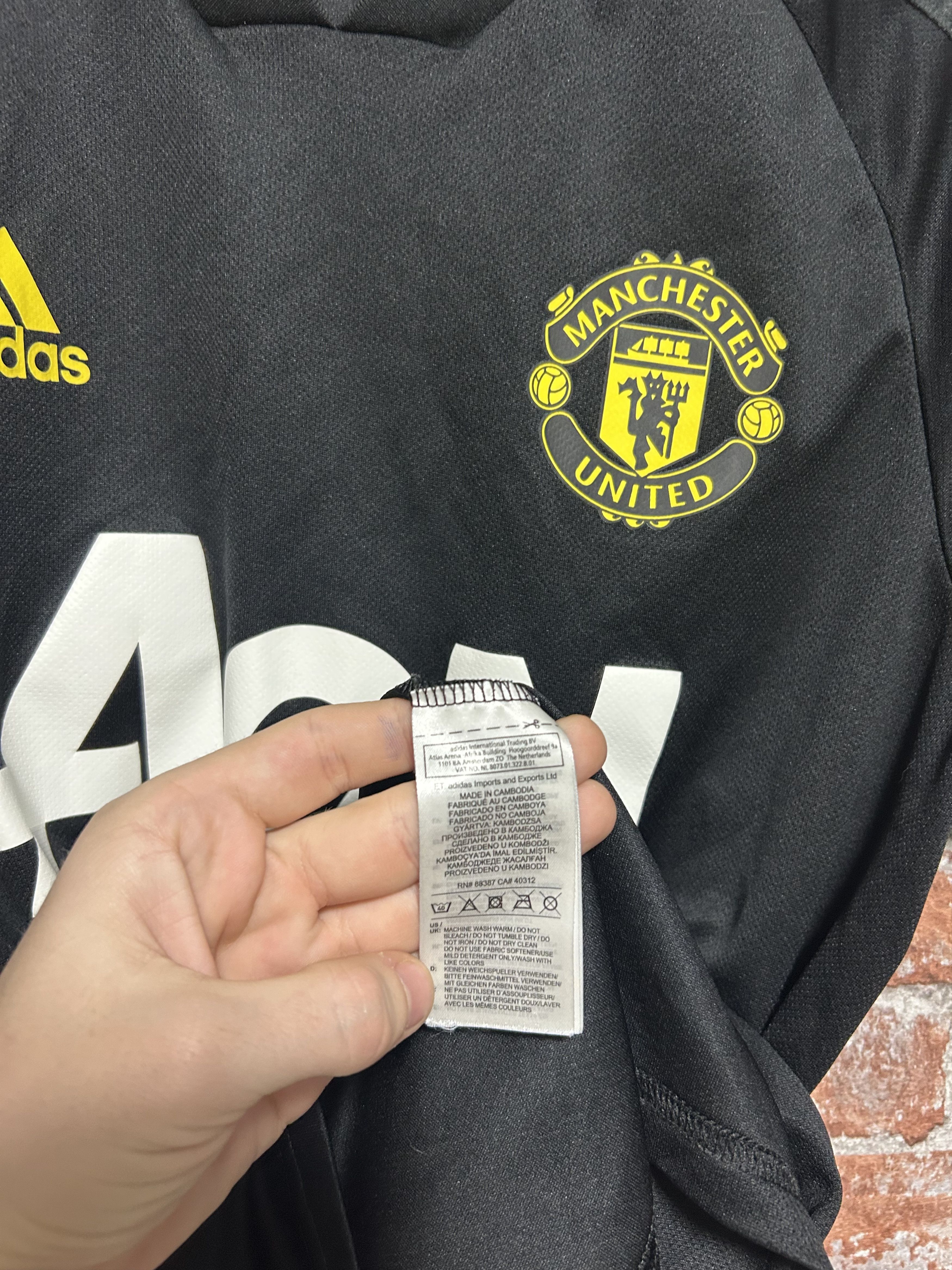Adidas Manchester United 2019 2020 Training Football Jersey DX9030 Size US M / EU 48-50 / 2 - 8 Thumbnail