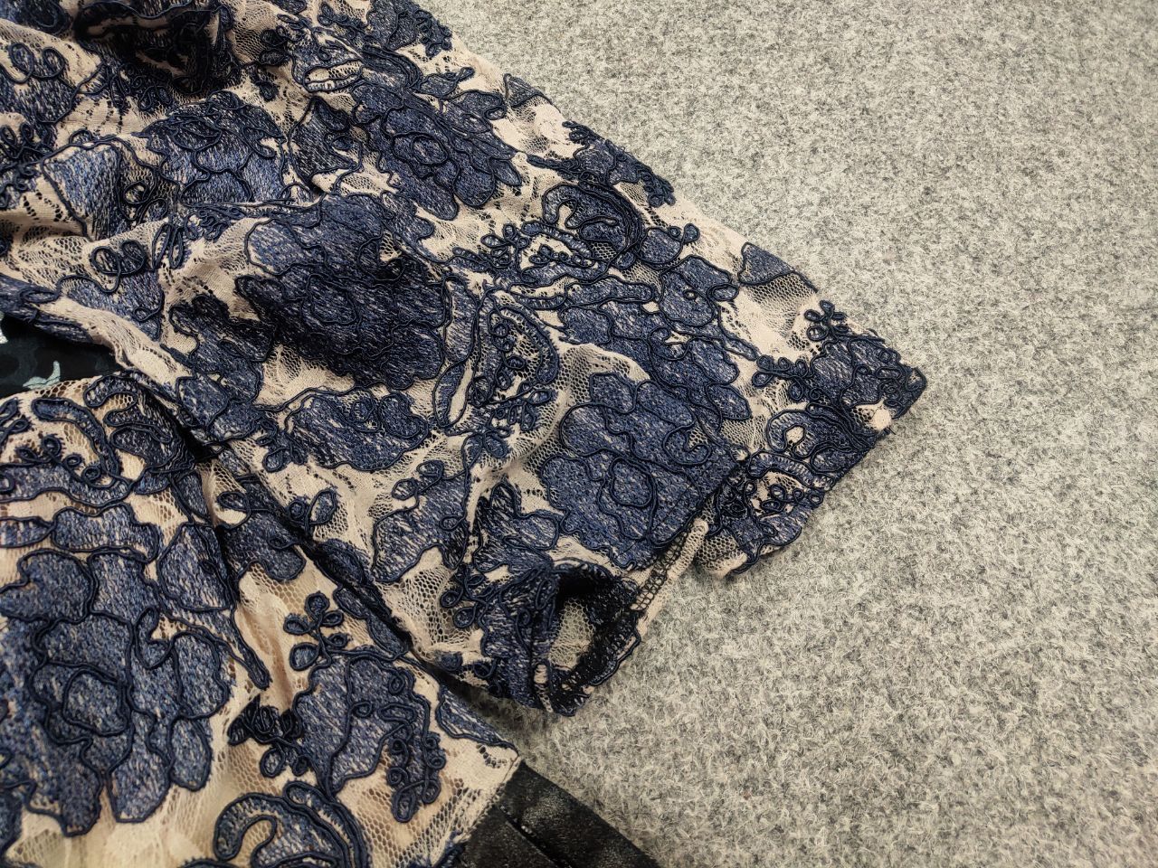 Missoni Save The Queen Mid-length dress combined fabric lace sleeve Size M / US 6-8 / IT 42-44 - 9 Thumbnail