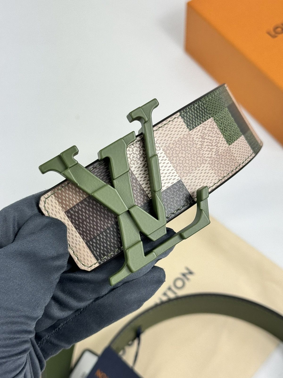 Louis Vuitton LV MEGA PIXEL CAMOUFLAGE 40MM REVERSIBLE BELT 100 Size 34 - 2 Thumbnail