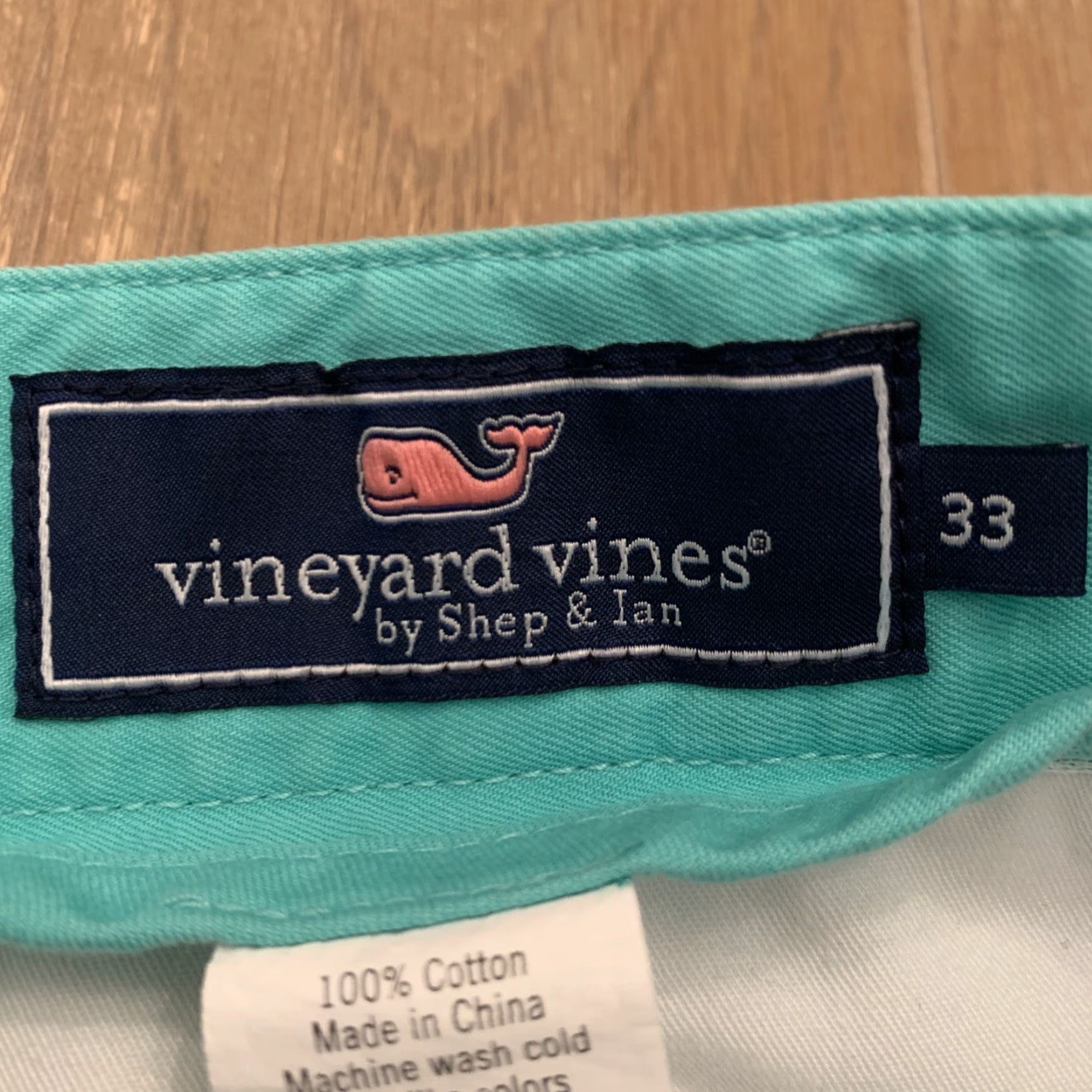 Vineyard Vines VINEYARD VINES 33 Kelly Green Chino Shorts Men Flat Front Animal Print Preppy Size US 33 - 3 Thumbnail