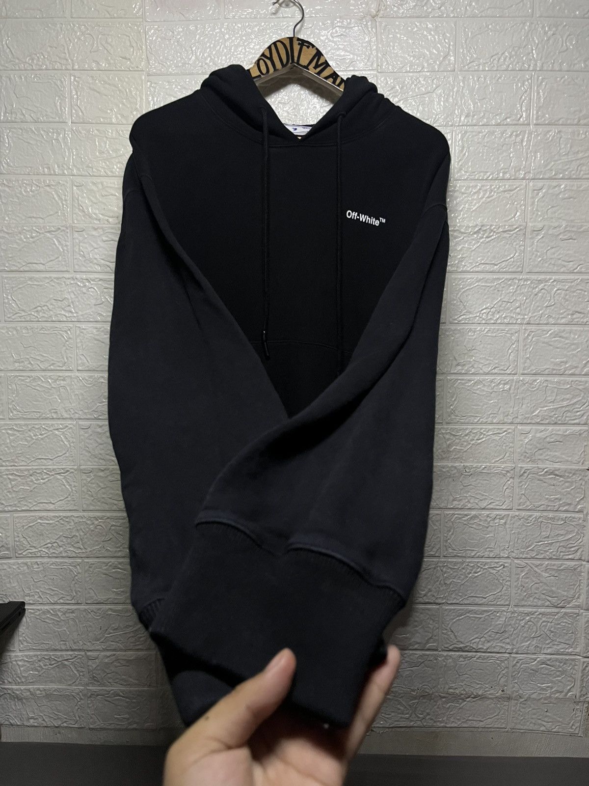 Off-White OFF WHITE BY VIRGIL ABLOH BLACK CARAVAGGIO ARROW HOODIE Size US L / EU 52-54 / 3 - 2 Thumbnail