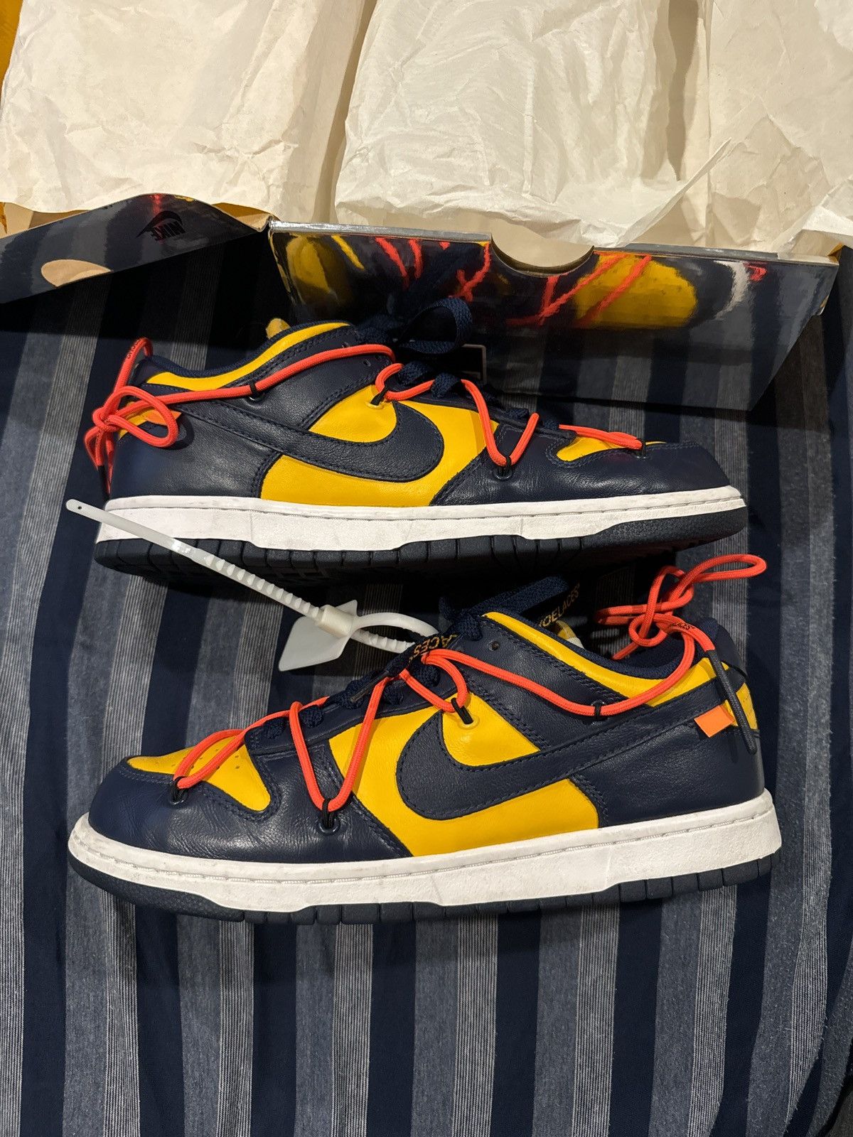 Nike × Off-White Off White x Nike dunk low Size US 10 / EU 43 - 1 Thumbnail