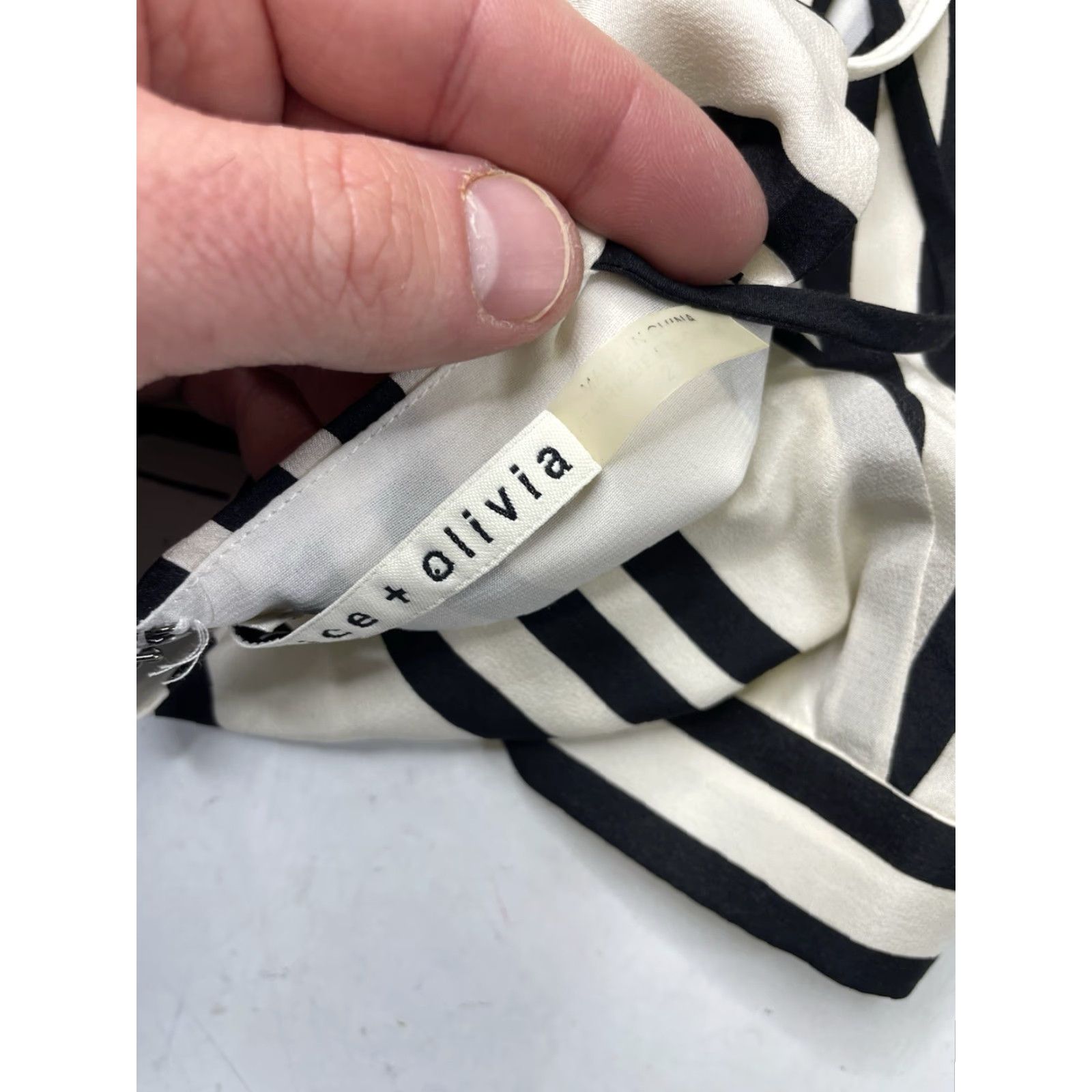 Alice + Olivia Alice + Olivia Shirt Women 2 Black White Striped Cropped Top Sleeveless V-Neck Zip Cropped Blouse Multicolor Silk Strappy Sleeve Size XS / US 0-2 / IT 36-38 - 7 Thumbnail