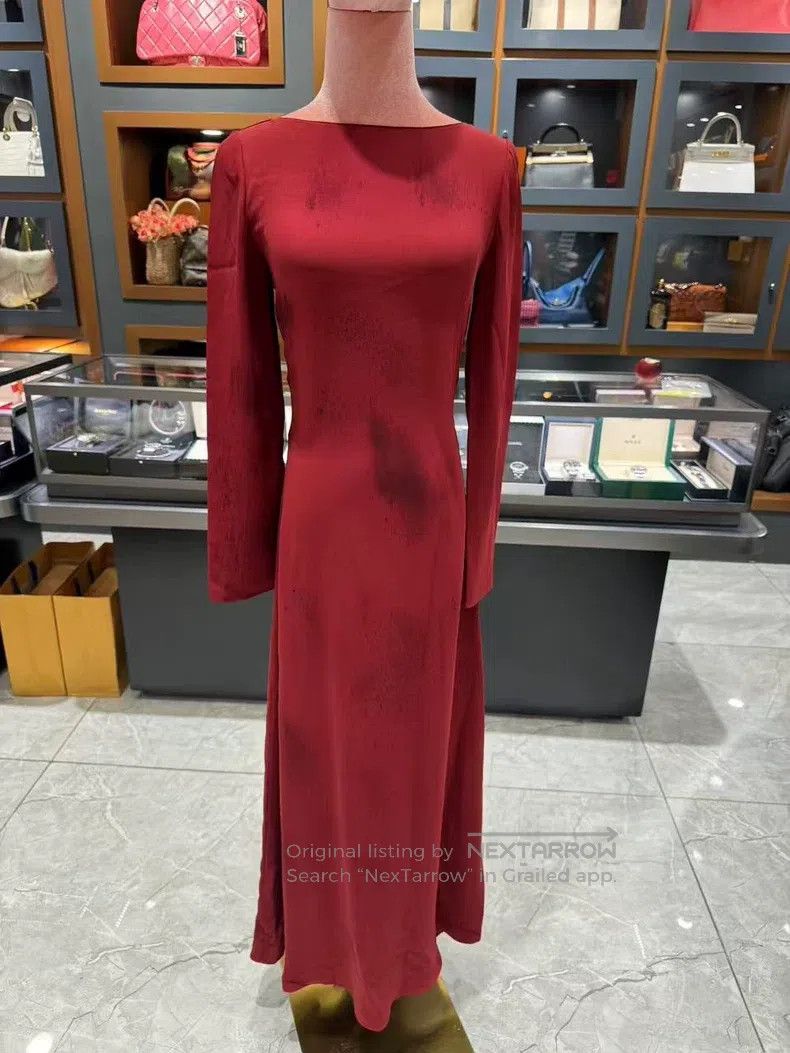Valentino Valentino Even the small size of the clothes Size S / US 4 / IT 40 - 1 Thumbnail