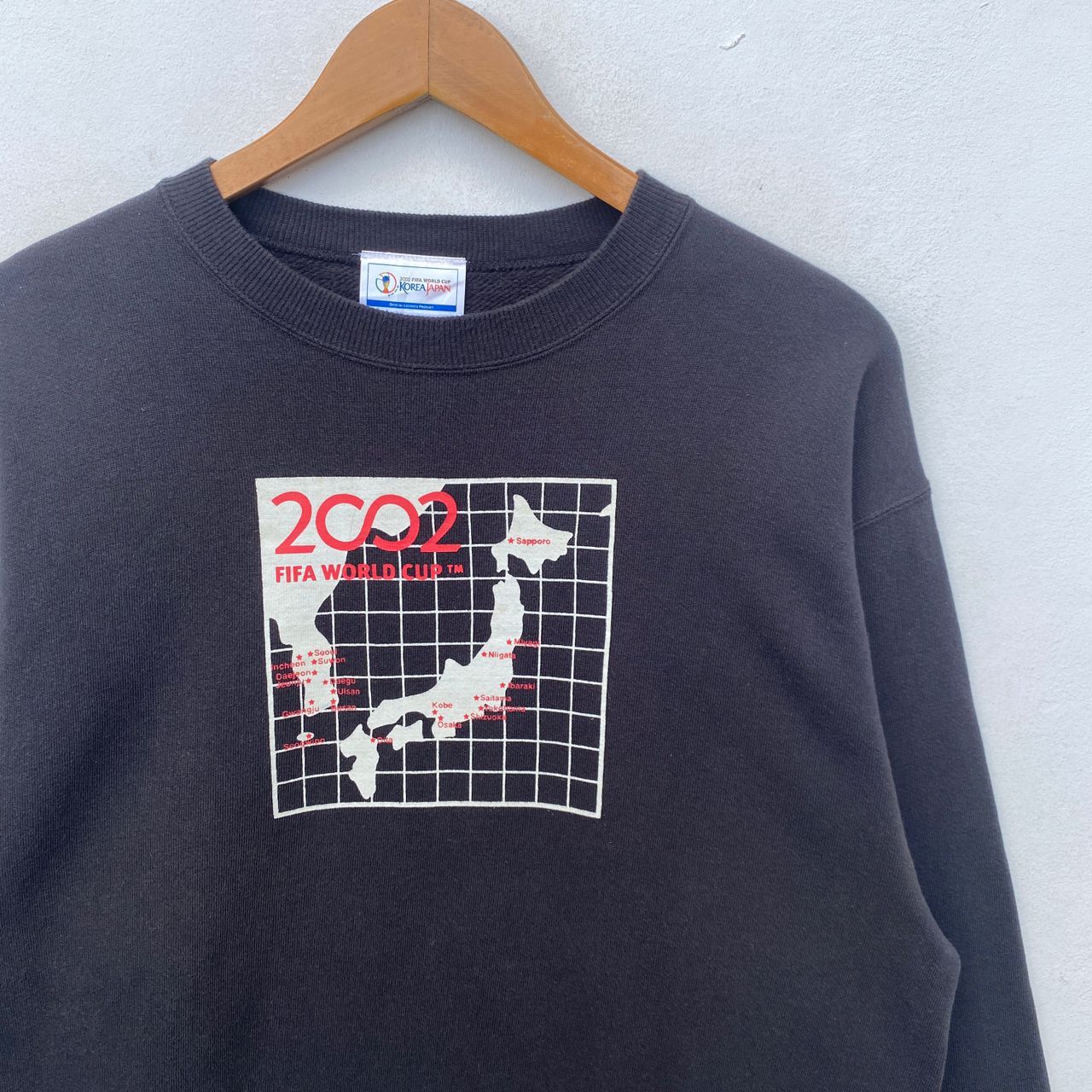Vintage VINTAGE 2002 FIFA WORLD CUP SWEATSHIRT MEDIUM PULLOVER BLACK Size US M / EU 48-50 / 2 - 3 Thumbnail