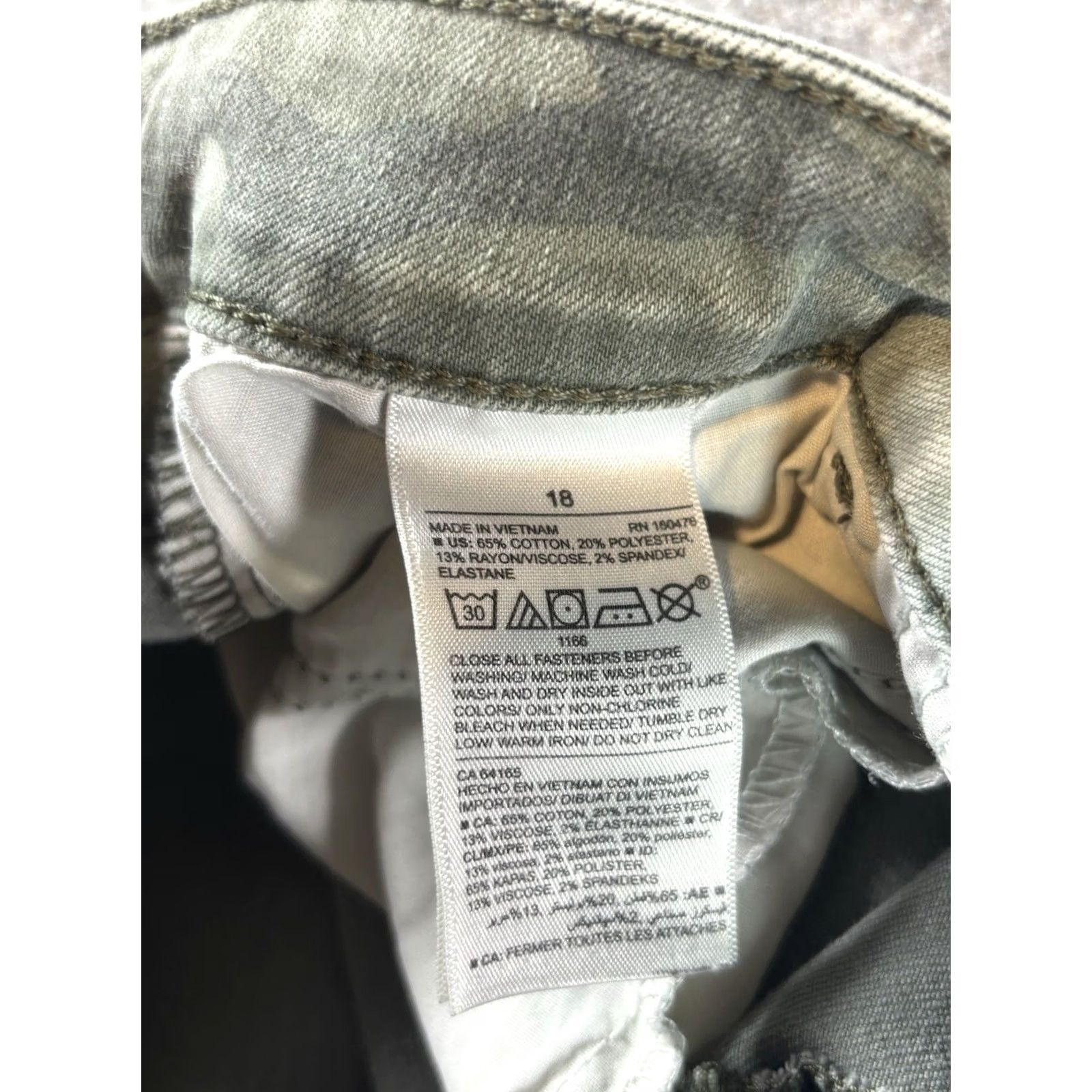 Old Navy Old Navy Women's Pixie High Rise Ankle Chino Camo Pants 18 Size 40" / US 18 - 7 Thumbnail