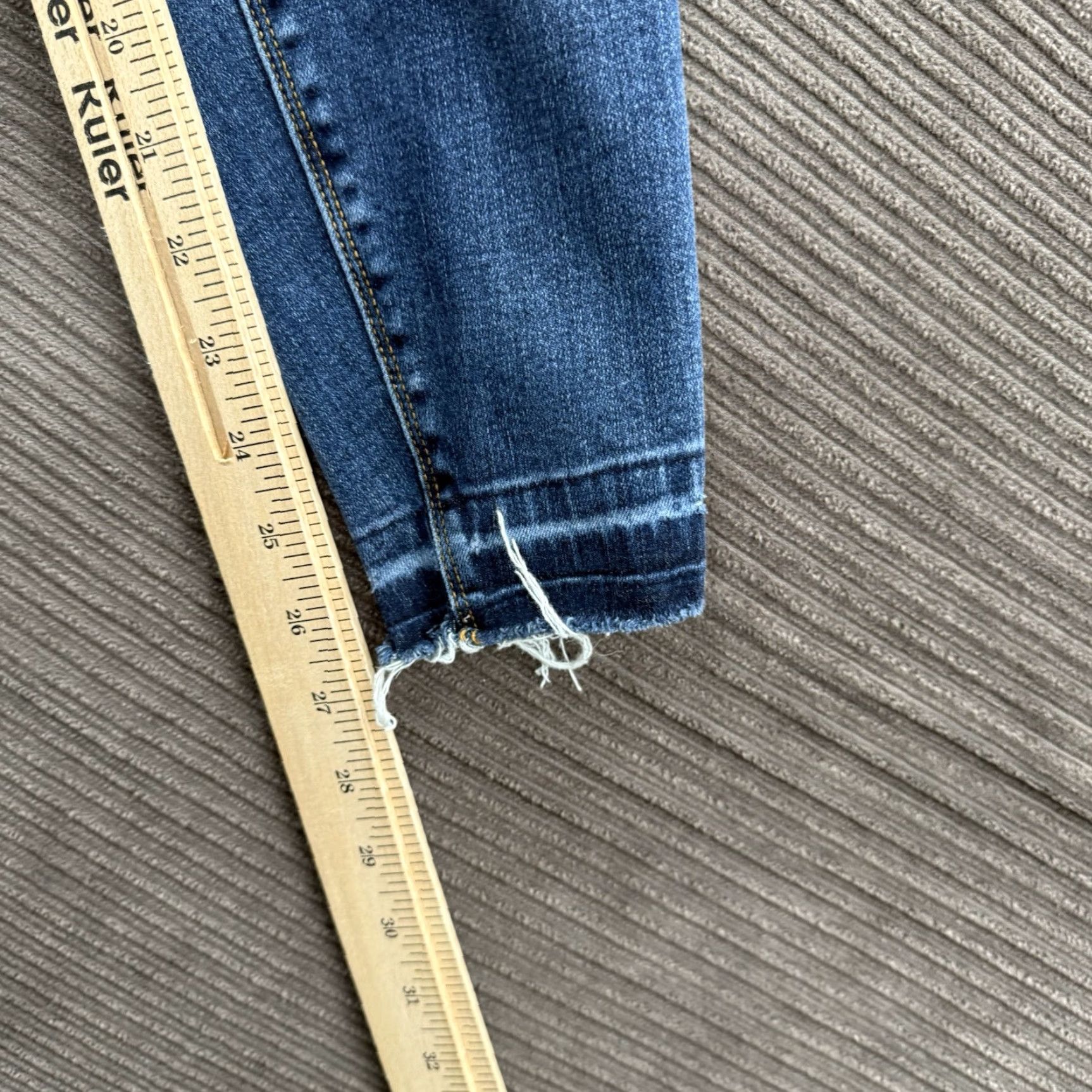 Spanx Spanx Jeans Women Small Blue Cotton Mid Rise Distressed Stretch Comfort Skinny Inseam 27 in Logo Bohemian City Hipster Vintage No Size 28" / US 6 / IT 42 - 7 Thumbnail