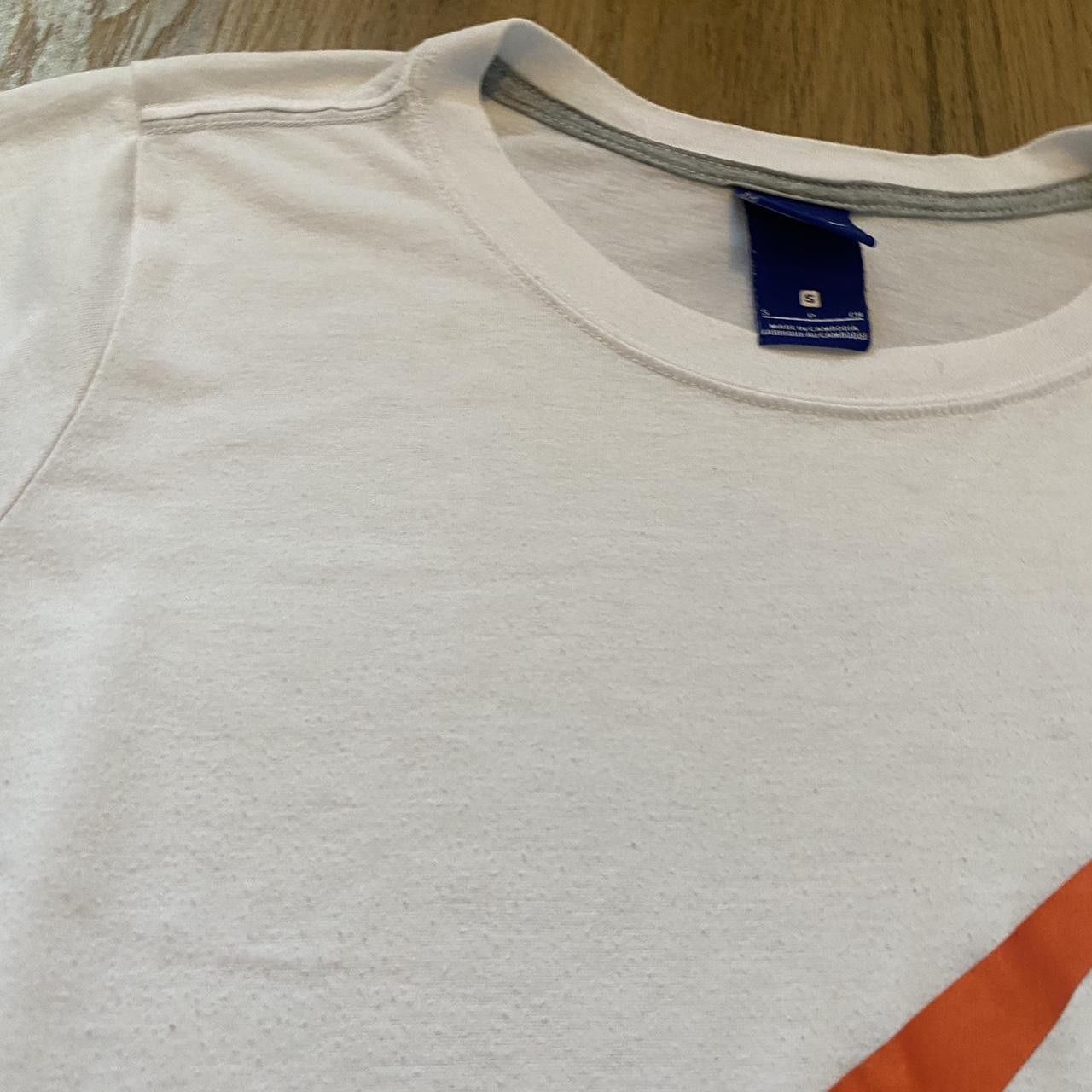 Nike White Nike sportswear T-shirt with orange swoosh Size US S / EU 44-46 / 1 - 5 Thumbnail