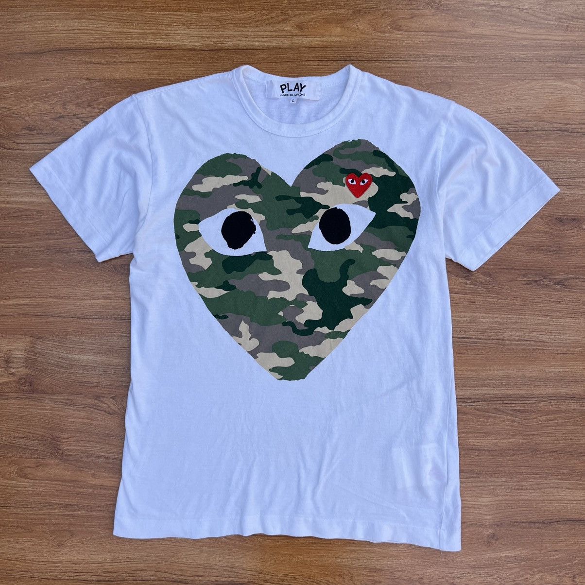 Comme des Garcons Comme Des Garçons Play Big Heart Camouflage T-shirt Size US L / EU 52-54 / 3 - 1 Thumbnail
