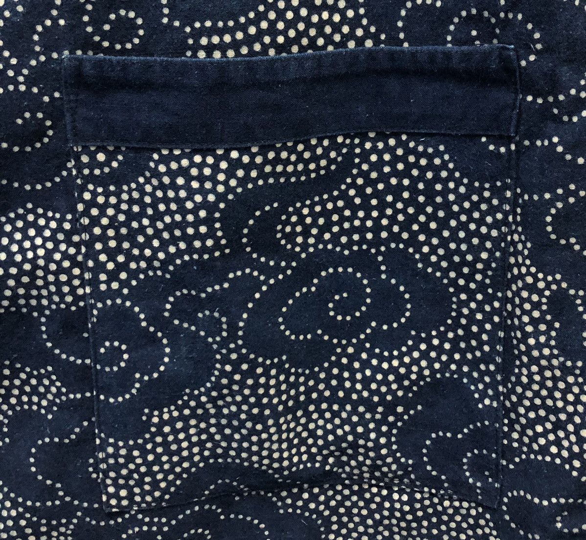 Japanese Brand Vintage Navy Blue Long-Sleeve Shirt with Cloud Batik Pattern Size US L / EU 52-54 / 3 - 5 Thumbnail
