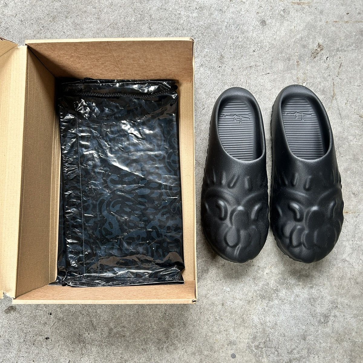 Corteiz SLAWN shapes Black Chompaz Sliders Size US 9 / EU 42 - 2 Thumbnail