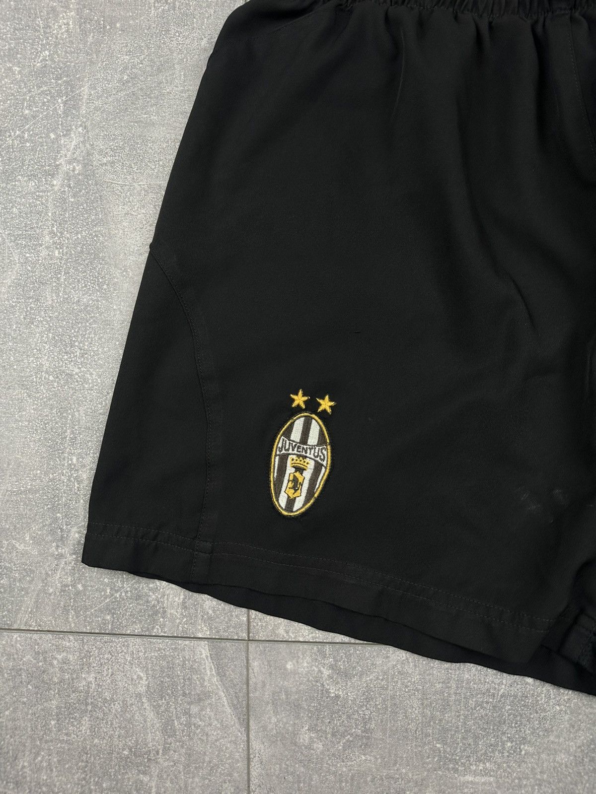 Nike Nike Juventus Vintage Retro Soccer Football Shorts FC Size US 32 / EU 48 - 4 Thumbnail