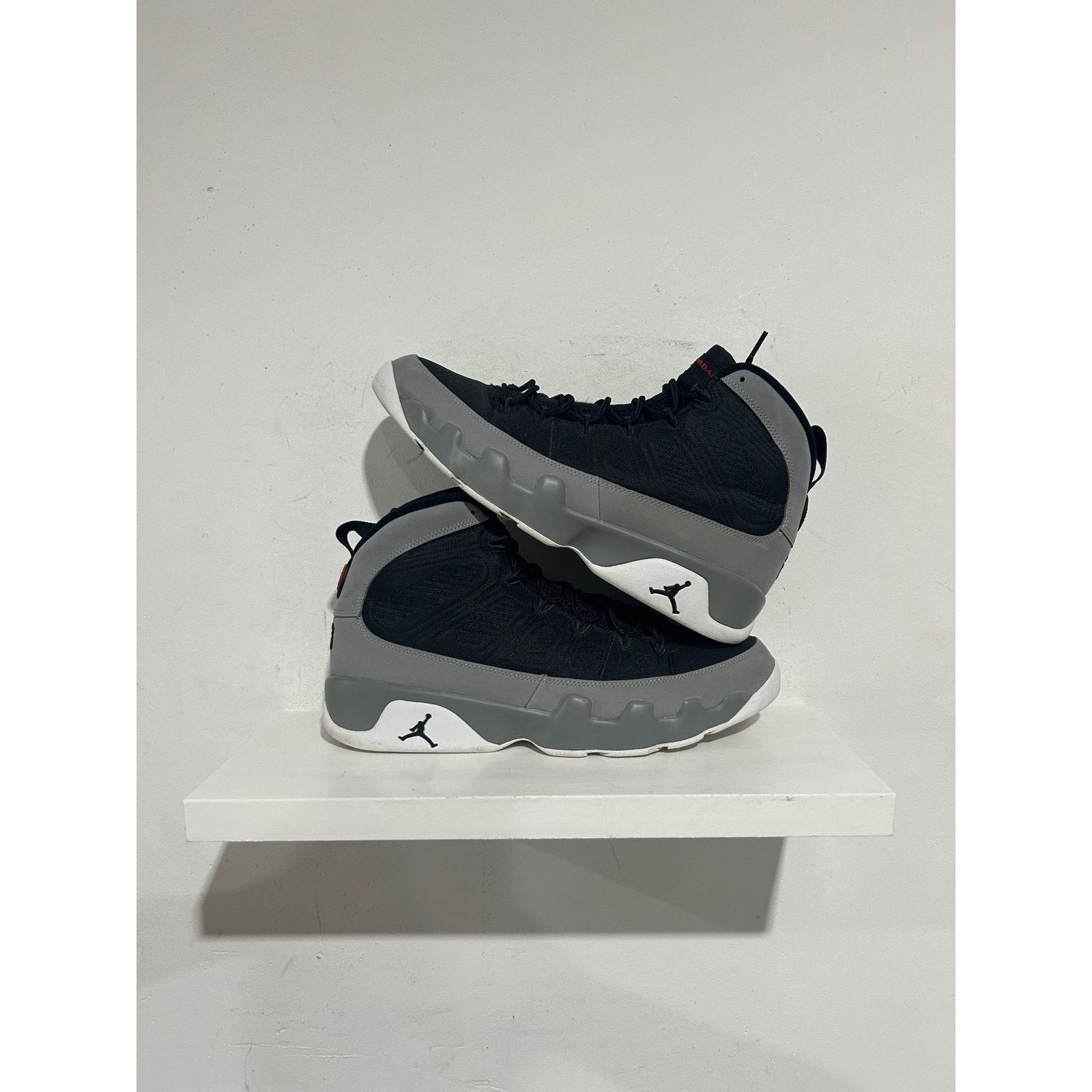 Nike JORDAN 9 RETRO PARTICLE GREY SIZE 12 PREOWNED Size US 12 / EU 45 - 1 Thumbnail