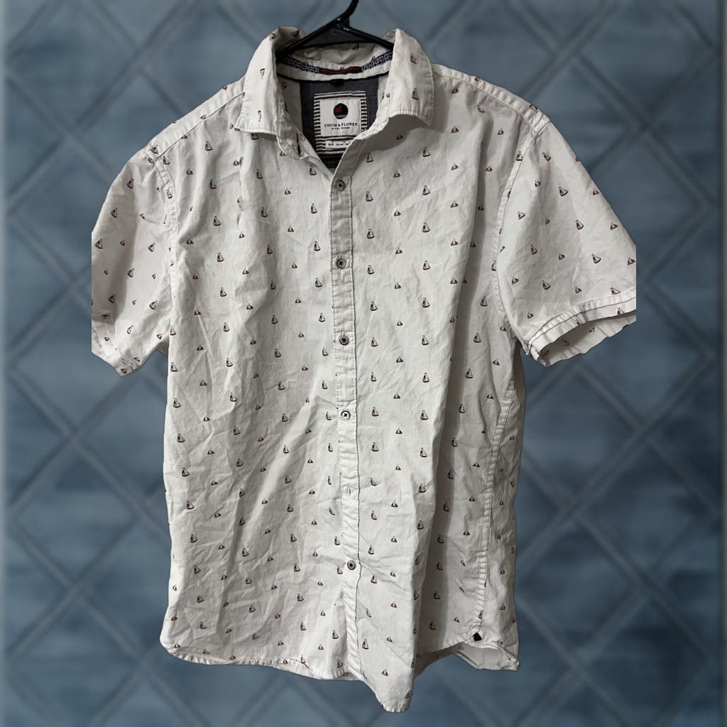 Denime VINTAGE Denim & Flower Ricky Singh Shirt Den Capbtn-Up Short Sleeve Men M White Sailboat Logo Blue 90s Mens Size US M / EU 48-50 / 2 - 1 Thumbnail