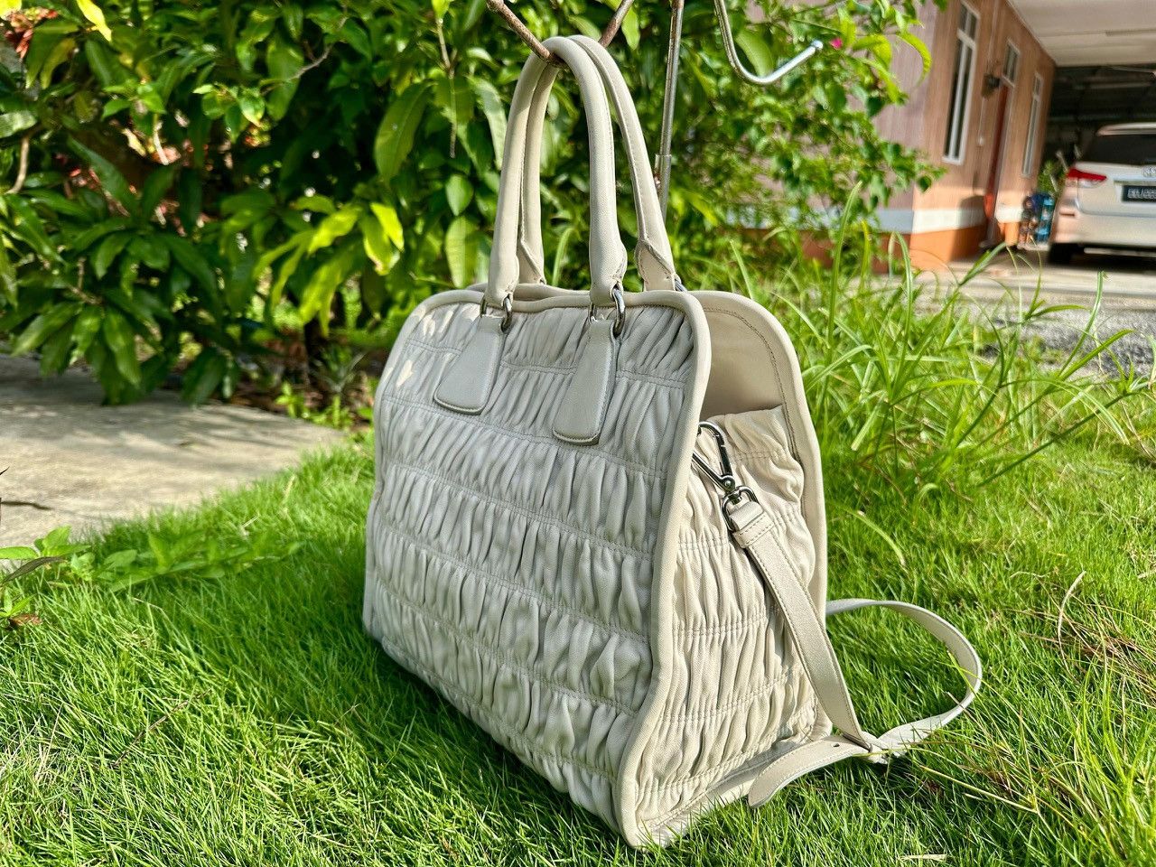 Prada Authentic Prada Nappa Gaufre Lambskin White Giacchio Tote Size ONE SIZE - 2 Thumbnail