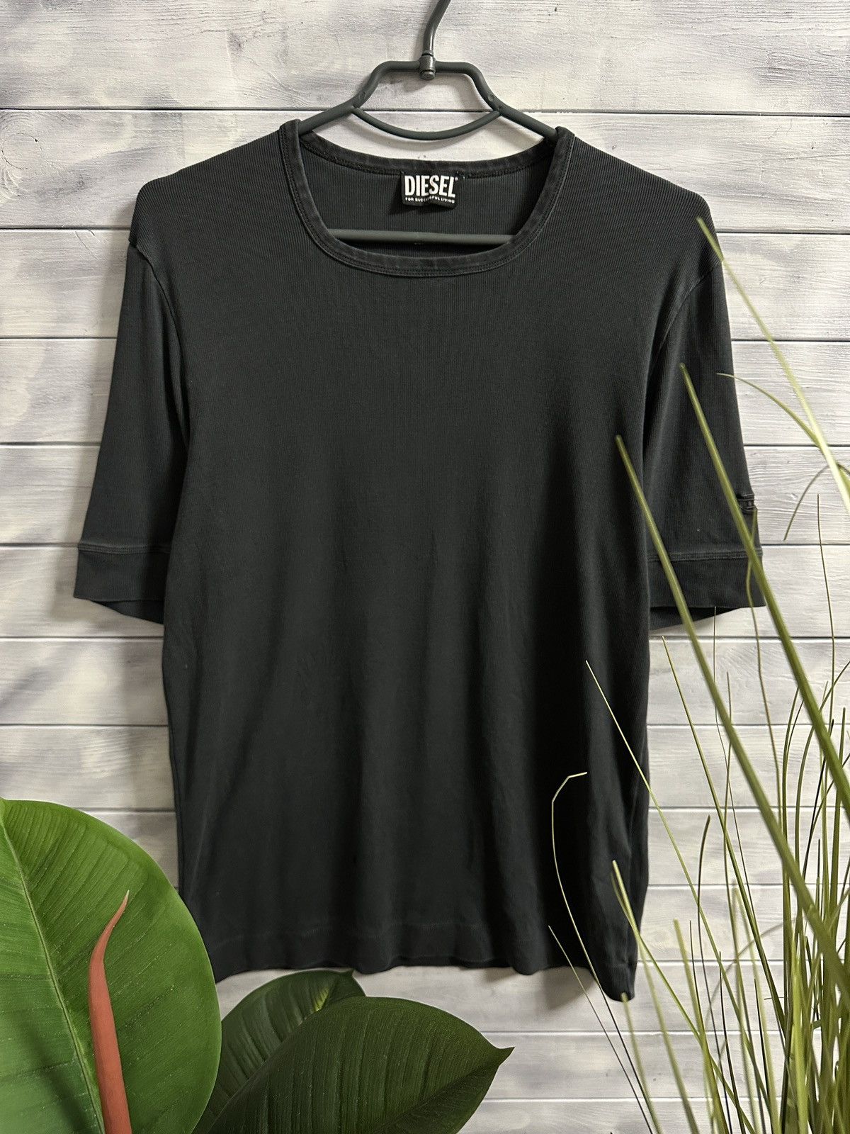 Diesel Rare Luxury T-Shirt Diesel Small Logo Japan Style. Size US M / EU 48-50 / 2 - 1 Thumbnail