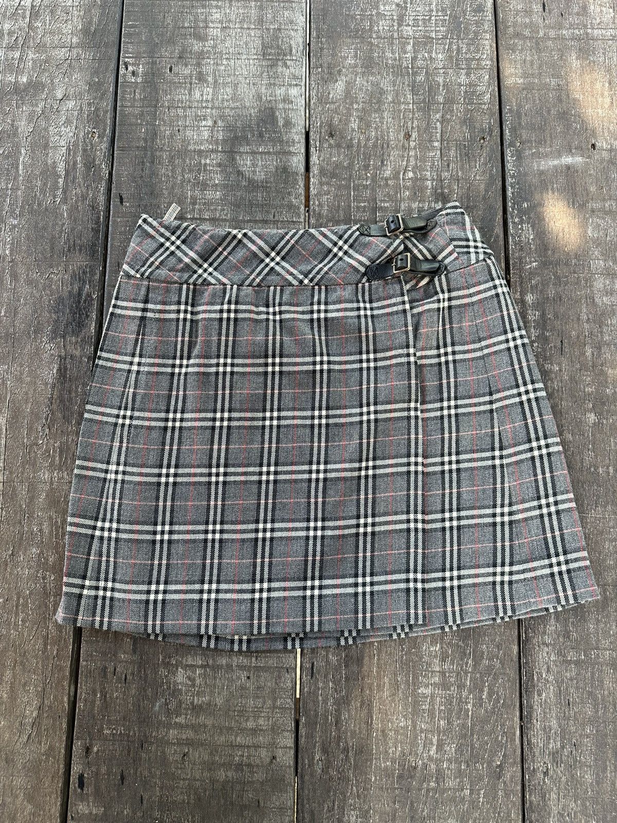 Burberry Burberry nova check mini skirt nice design Size 26" / US 2 / IT 38 - 1 Thumbnail