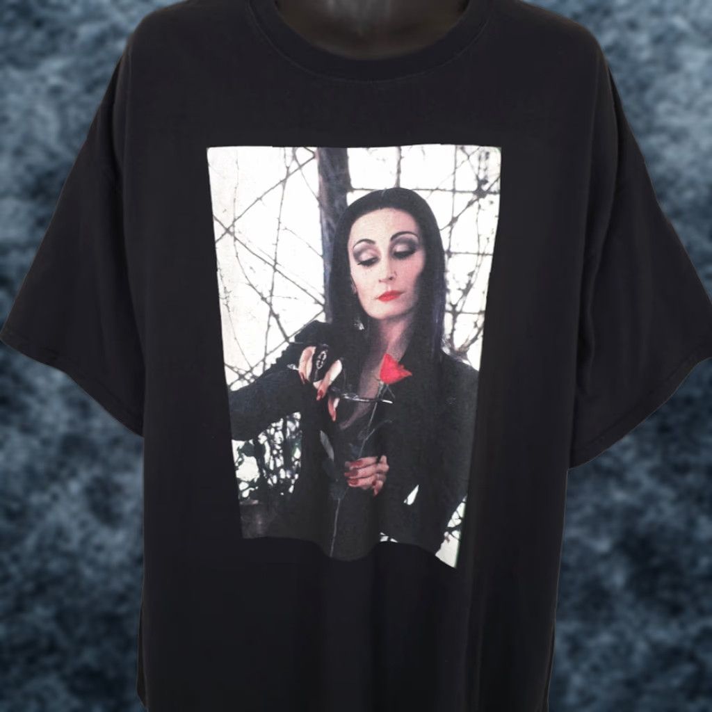 Gildan Morticia Addams T Shirt Mens 3XL Black The Addams Family Horror Comedy Shirt Size US XXL / EU 58 / 5 - 1 Thumbnail
