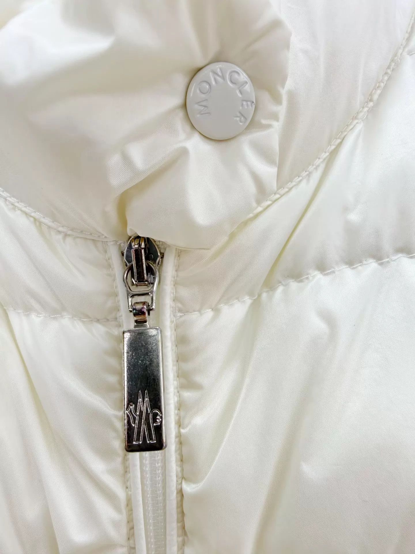Moncler Moncler puffer jacket authentic size 2 like new Size XS / US 0-2 / IT 36-38 - 3 Thumbnail
