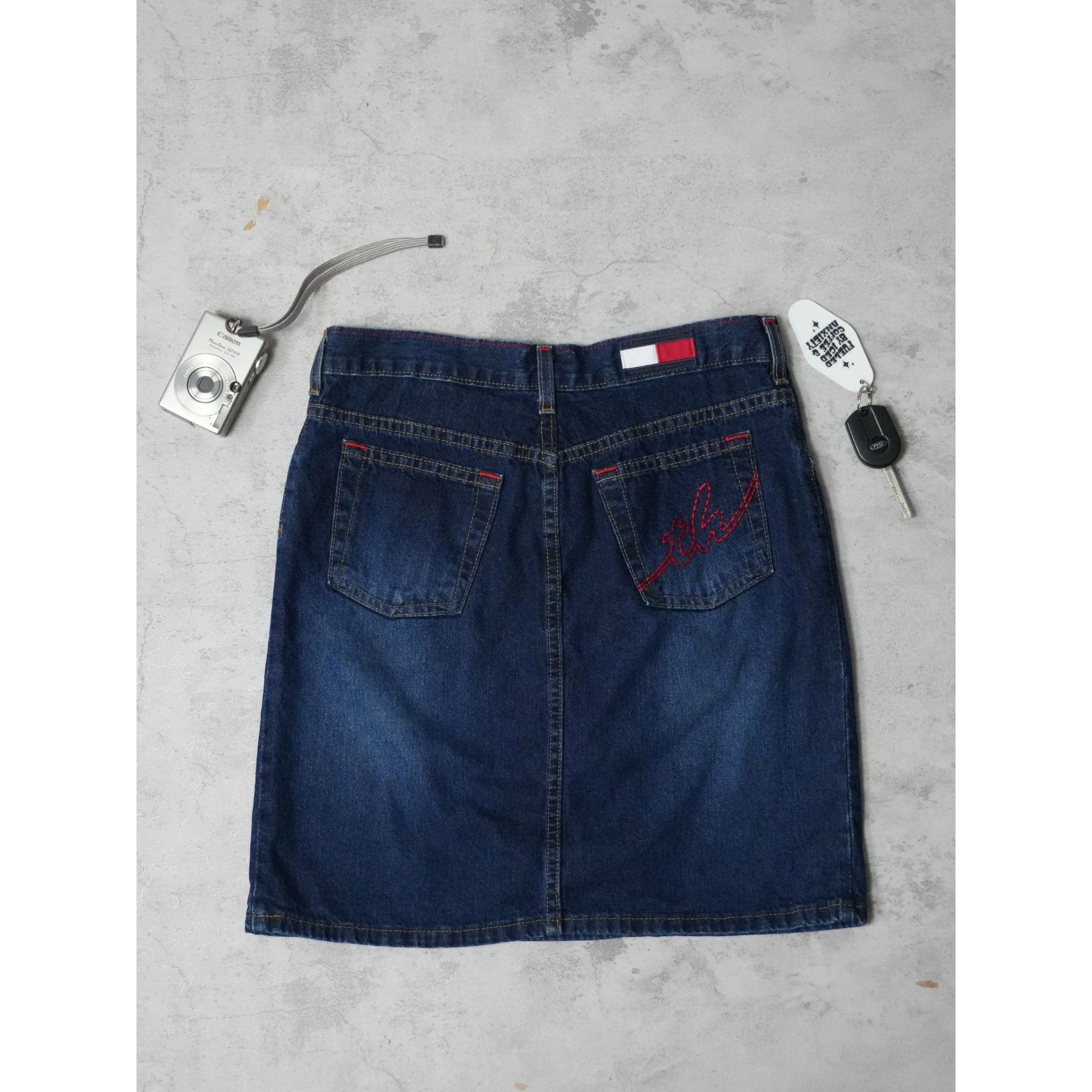 Tommy Hilfiger Vintage 90s Tommy Hilfiger Dark Denim Skirt Size 30" / US 8 / IT 44 - 3 Thumbnail