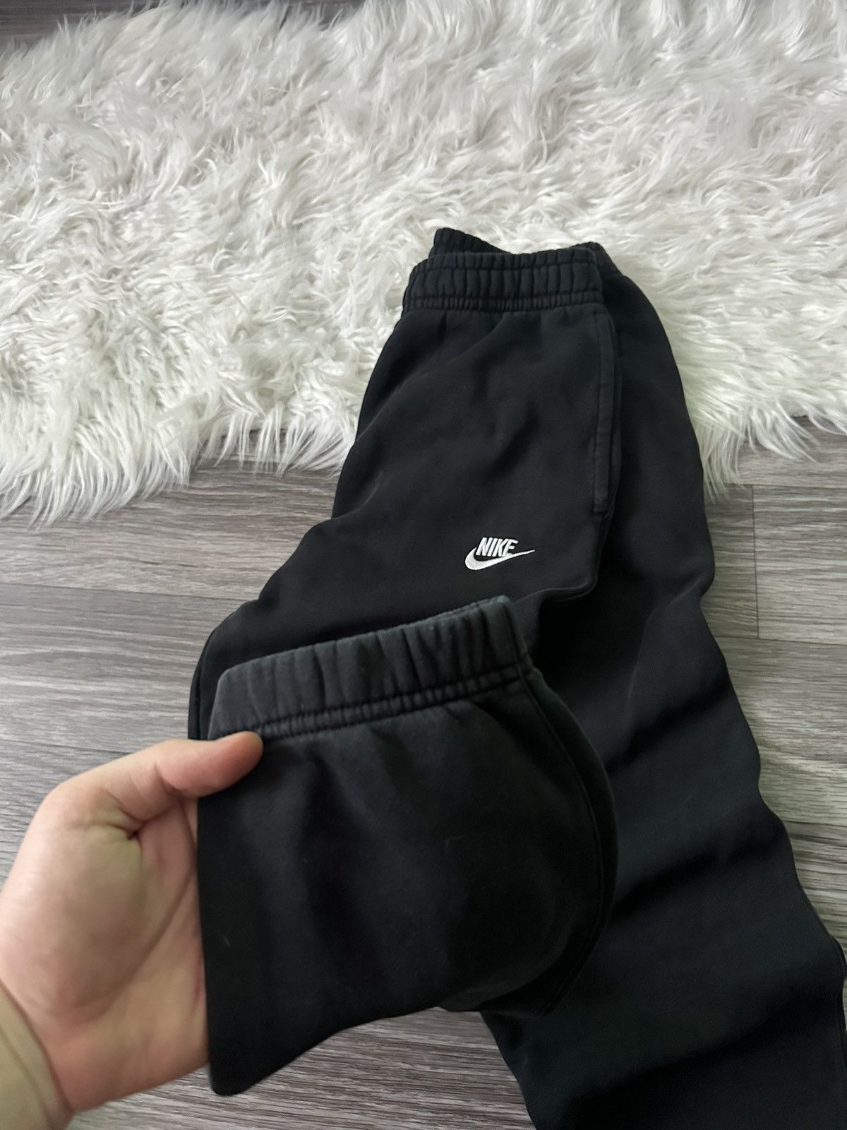 Nike Nike Black Baggy Small Swoosh Sweatpants size S Size US 30 / EU 46 - 6 Thumbnail