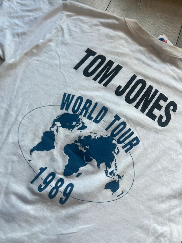 Band Tees × Vintage tshirt Tom Jones World Tour 1989 vintage single stich Size US L / EU 52-54 / 3 - 4 Thumbnail