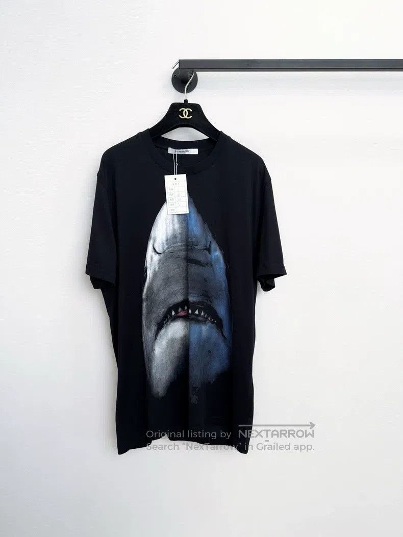 Givenchy Classic shark pattern short sleeve L