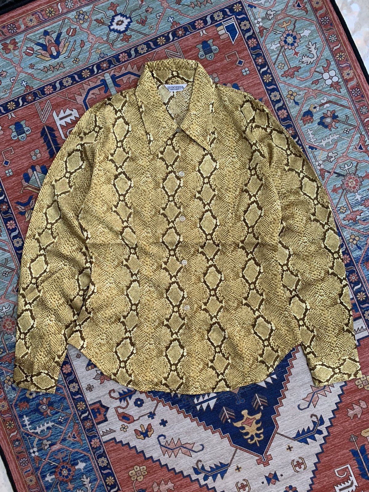 SNACK SKIN SHIRT LUCKY FIELD