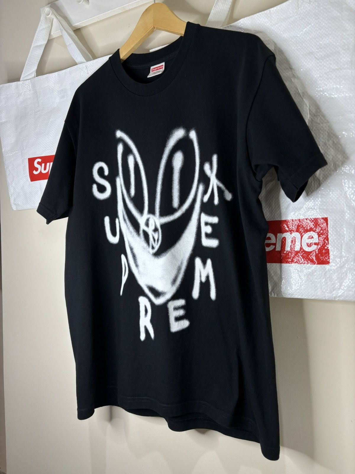 Chito × Supreme Supreme Smile Tee Black FW18 - Artwork by Chito