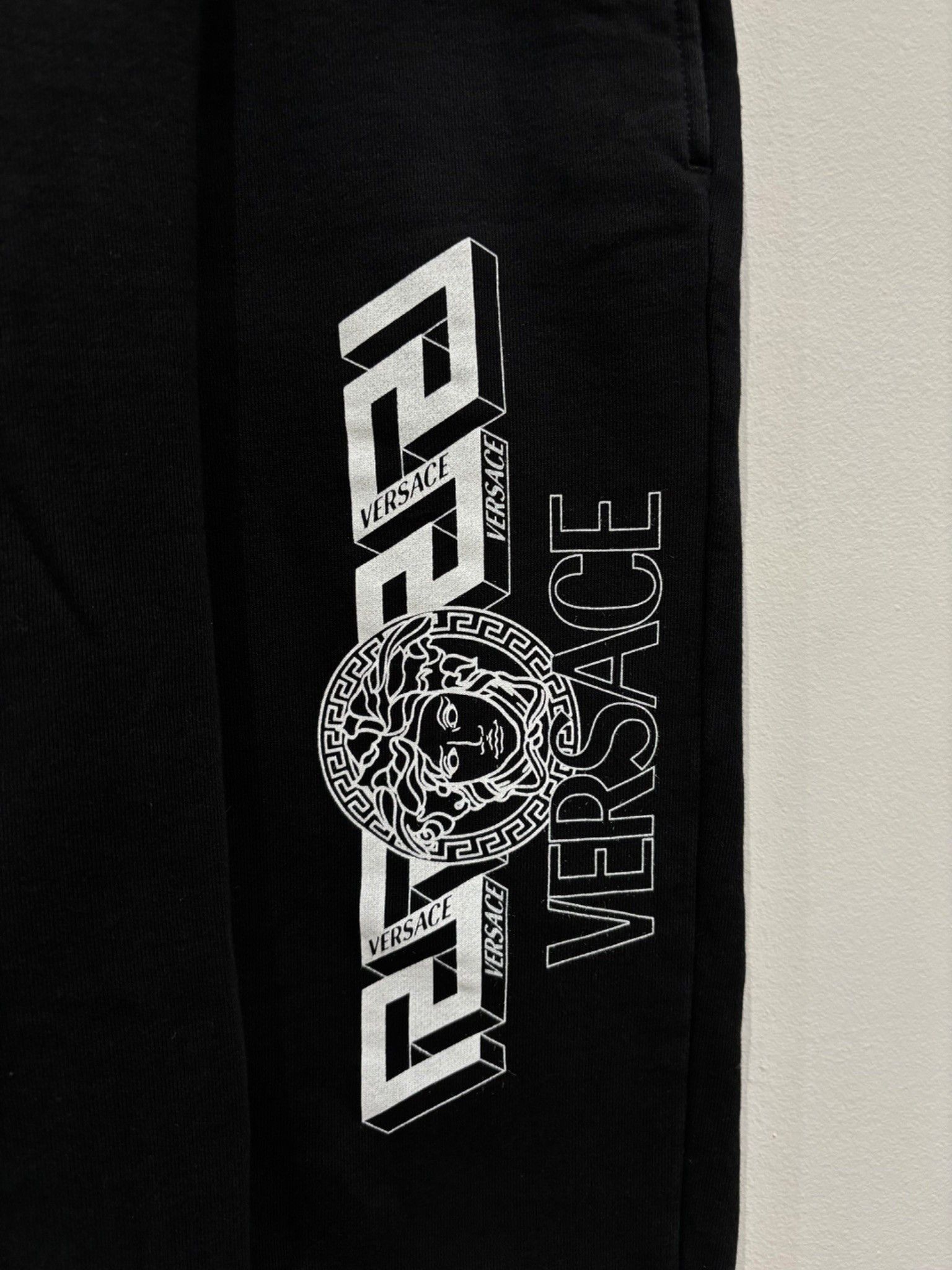 Versace Versace Greca Sweatpants Black Size US 30 / EU 46 - 2 Thumbnail