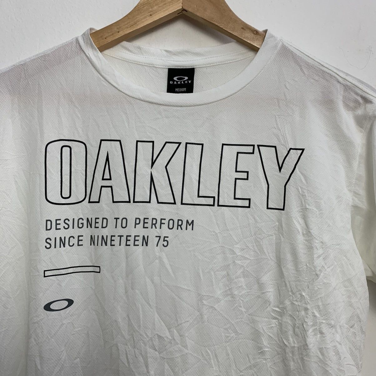 Oakley Oakley White Graphic Tee – Medium – Size US M / EU 48-50 / 2 - 3 Thumbnail