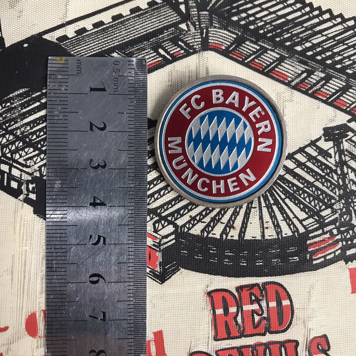 Vintage Rare europe pin enamel badge FOOTBALL CLUB BAYERN MUNCHEN EV Size ONE SIZE - 15 Thumbnail