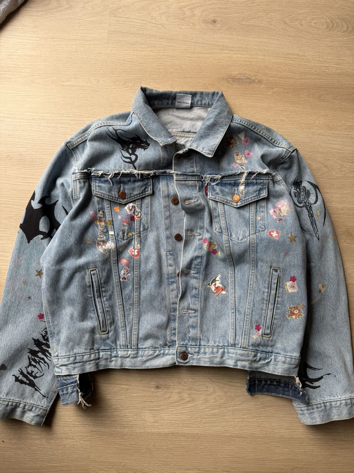 Vetements x Levi’s Tribal Sticker Denim Jacket AW18
