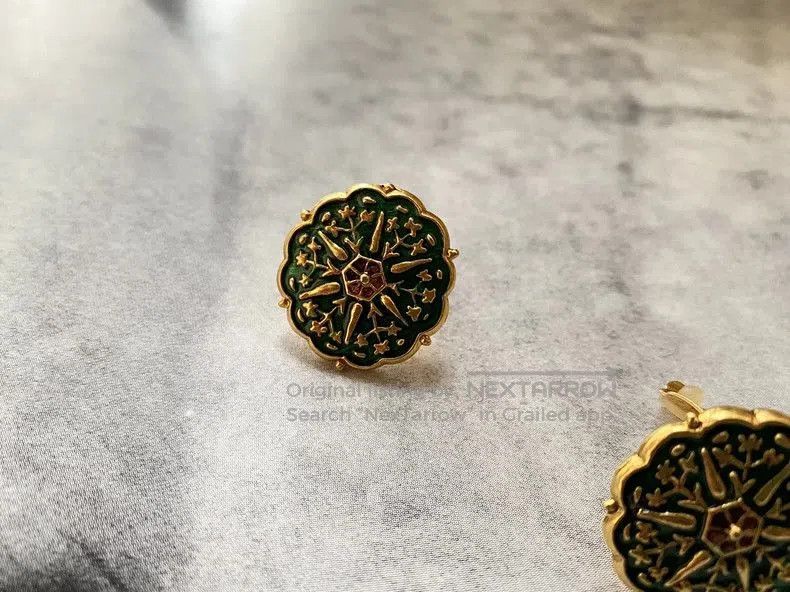Vintage 1980s Kenzo Enamel Relief Clip Earrings. Size ONE SIZE - 1 Thumbnail