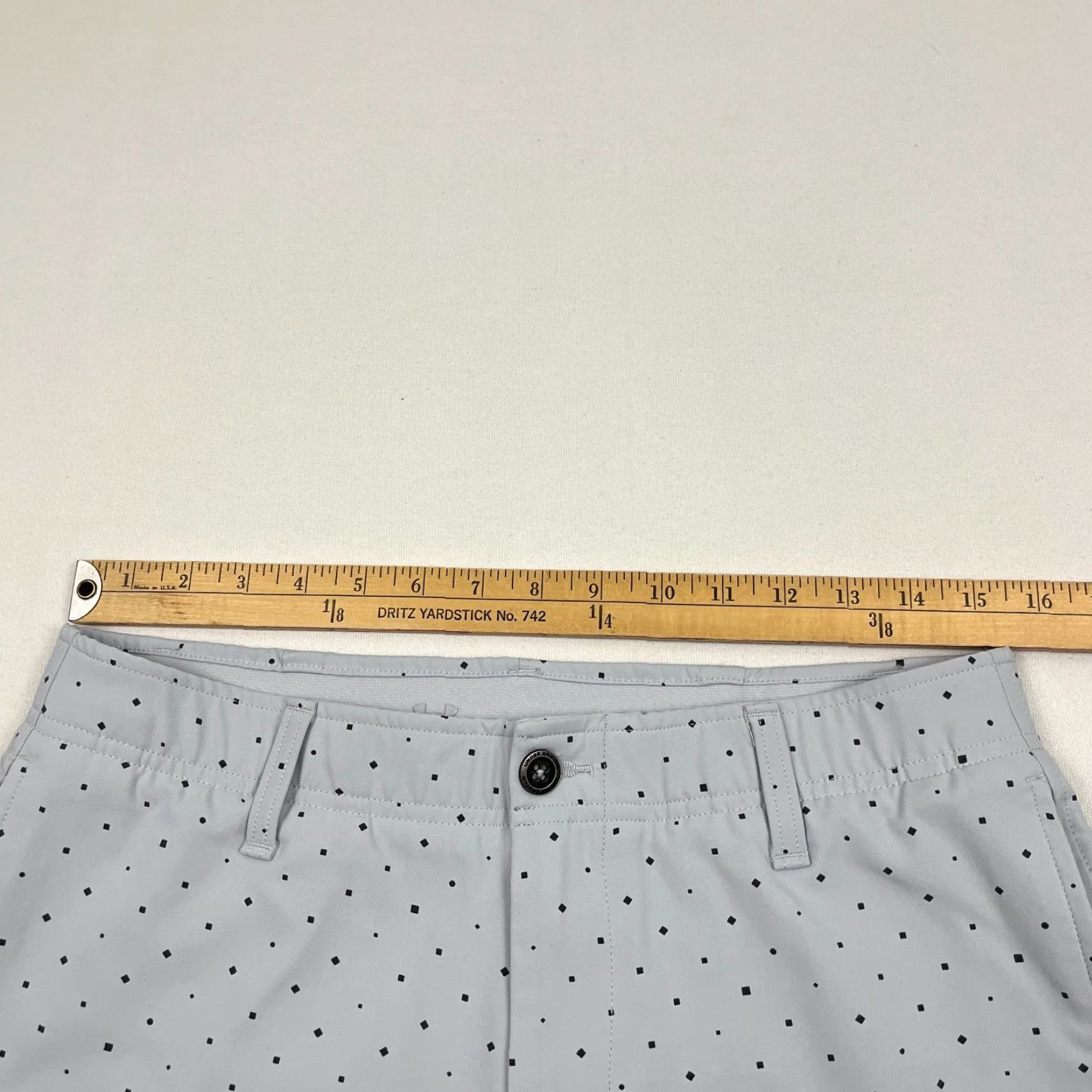 Under Armour Under Armour UA Shorts Mens 32 x 9" Gray Printed Performance Golf Chino Stretch Shorts Size US 32 / EU 48 - 4 Thumbnail