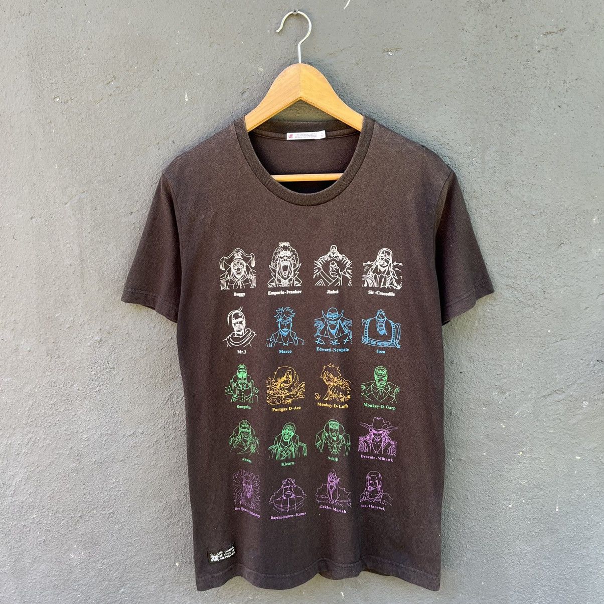 Uniqlo Thrashed Faded One Piece X Uniqlo Tee Size US L / EU 52-54 / 3 - 1 Thumbnail