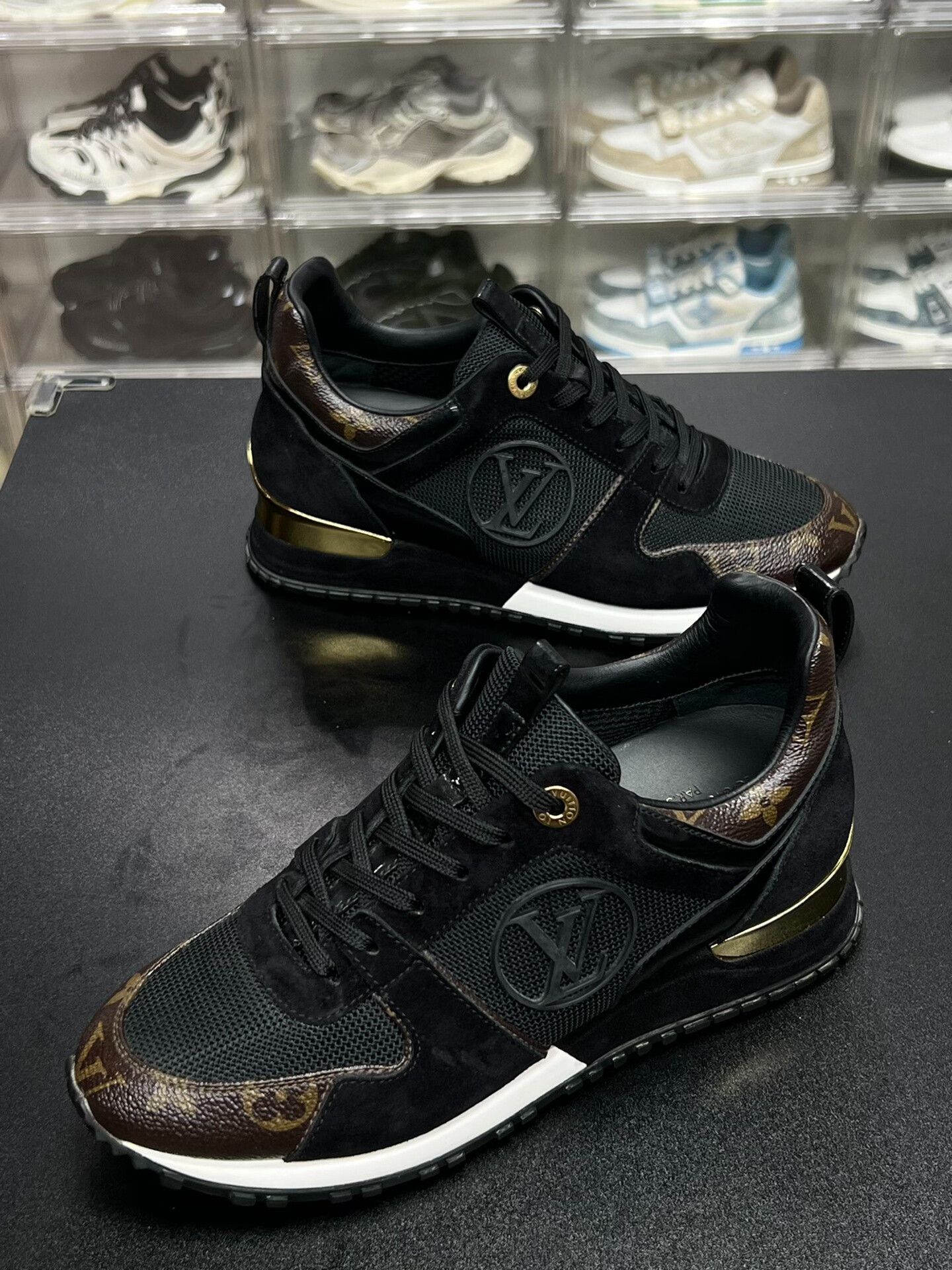 Louis Vuitton Louis Vuitton Casual Black Lowtop Sneakers us_6 Women Size US 6 / IT 36 - 1 Thumbnail
