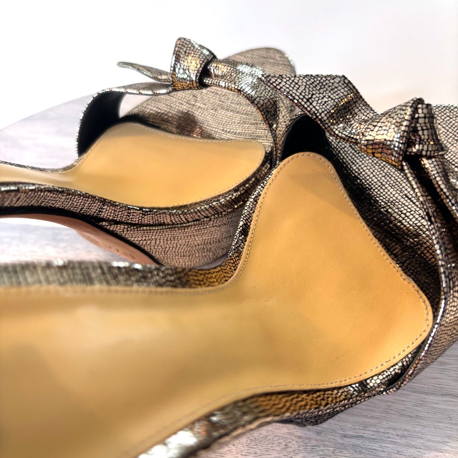 Alexandre Birman Alexandre Birman Clarita Gold Metallic 100 Heels US Size 9.5 Size US 9.5 / IT 39.5 - 8 Thumbnail