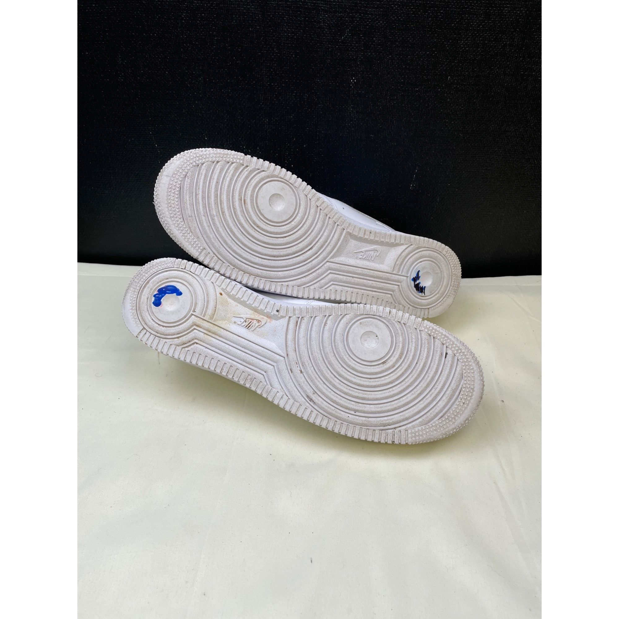 Nike Nike Men's White Air Force 1 Low Top sneakers Shoes Size 12 Size US 12 / EU 45 - 7 Thumbnail