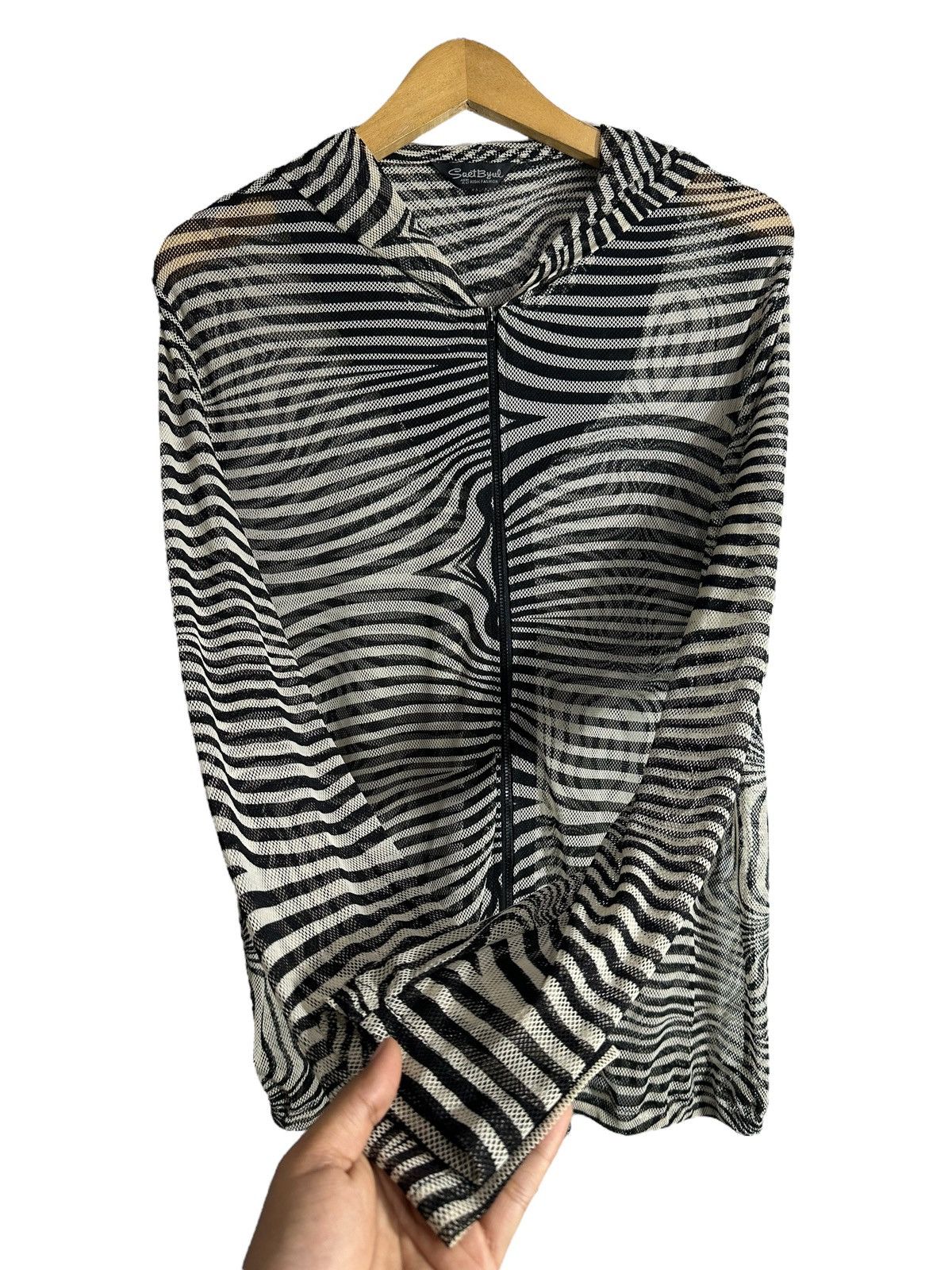 If Six Was Nine Cyber Zebras Transparent Hoodie Japan Issey Yohji Style Size US L / EU 52-54 / 3 - 5 Thumbnail