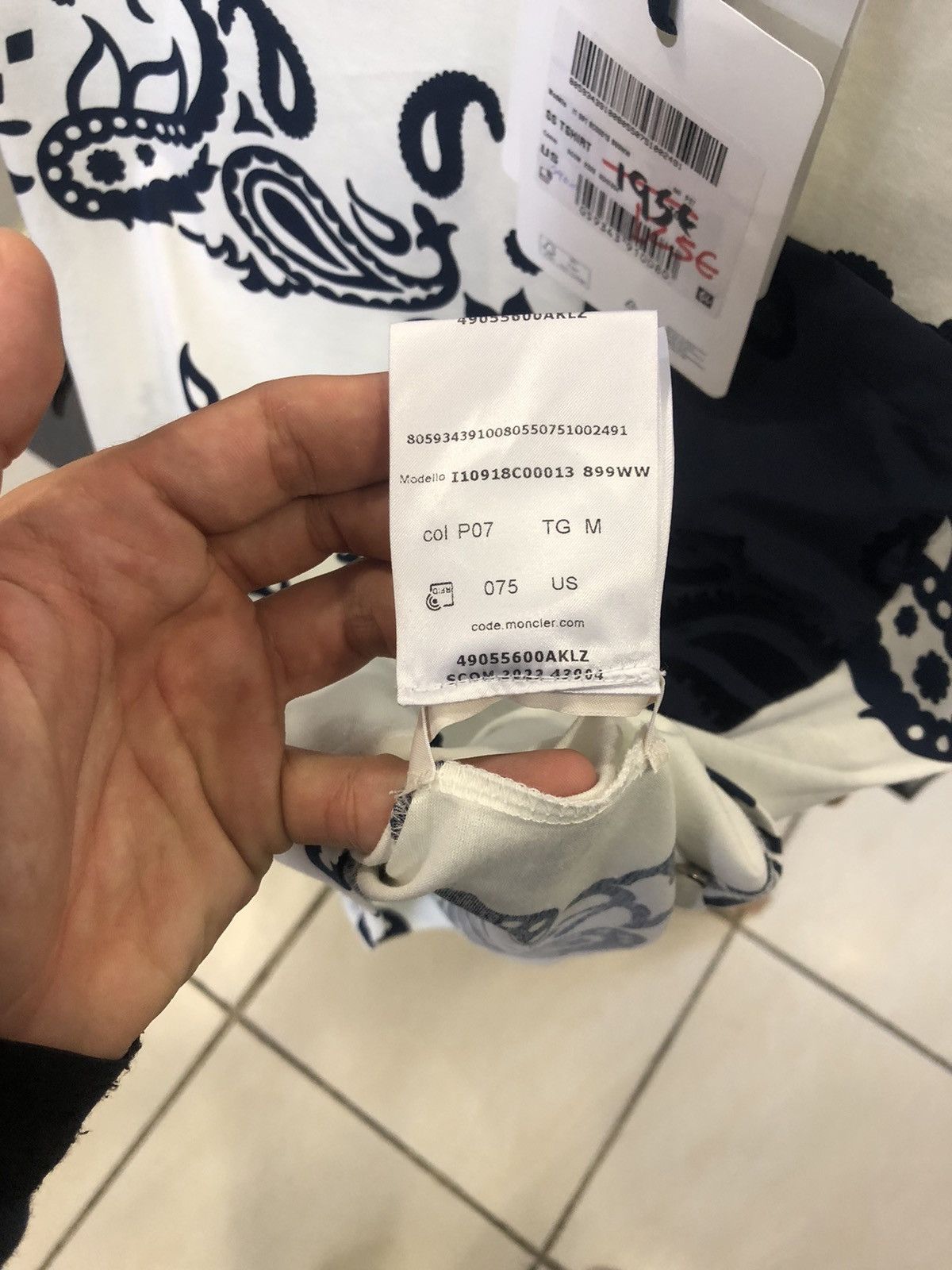 Moncler Moncler bandana print t shirt Size US M / EU 48-50 / 2 - 10 Thumbnail