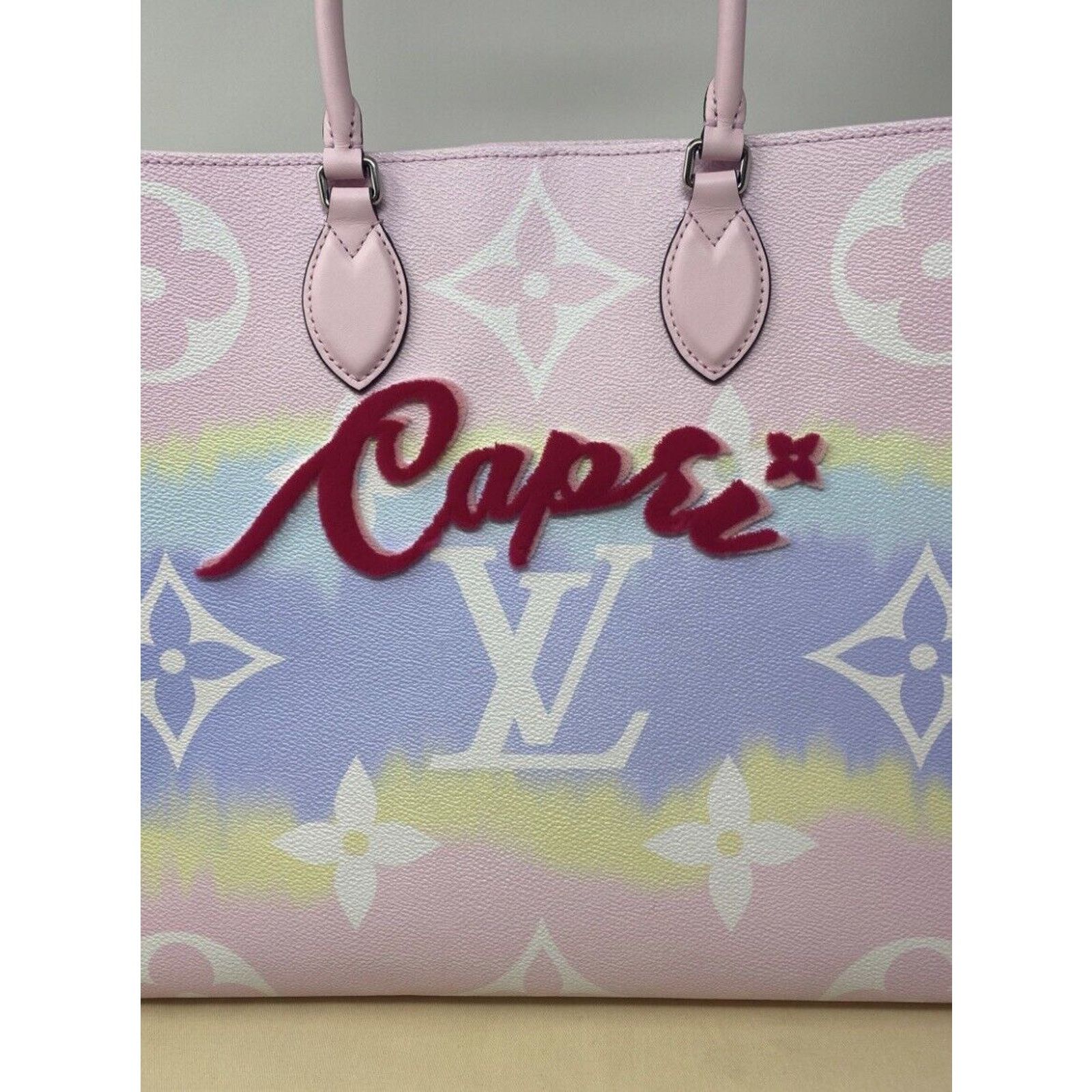Louis Vuitton Louis Vuitton OnTheGo GM Escale Capri Limited Edition 🦄 Size ONE SIZE - 5 Thumbnail