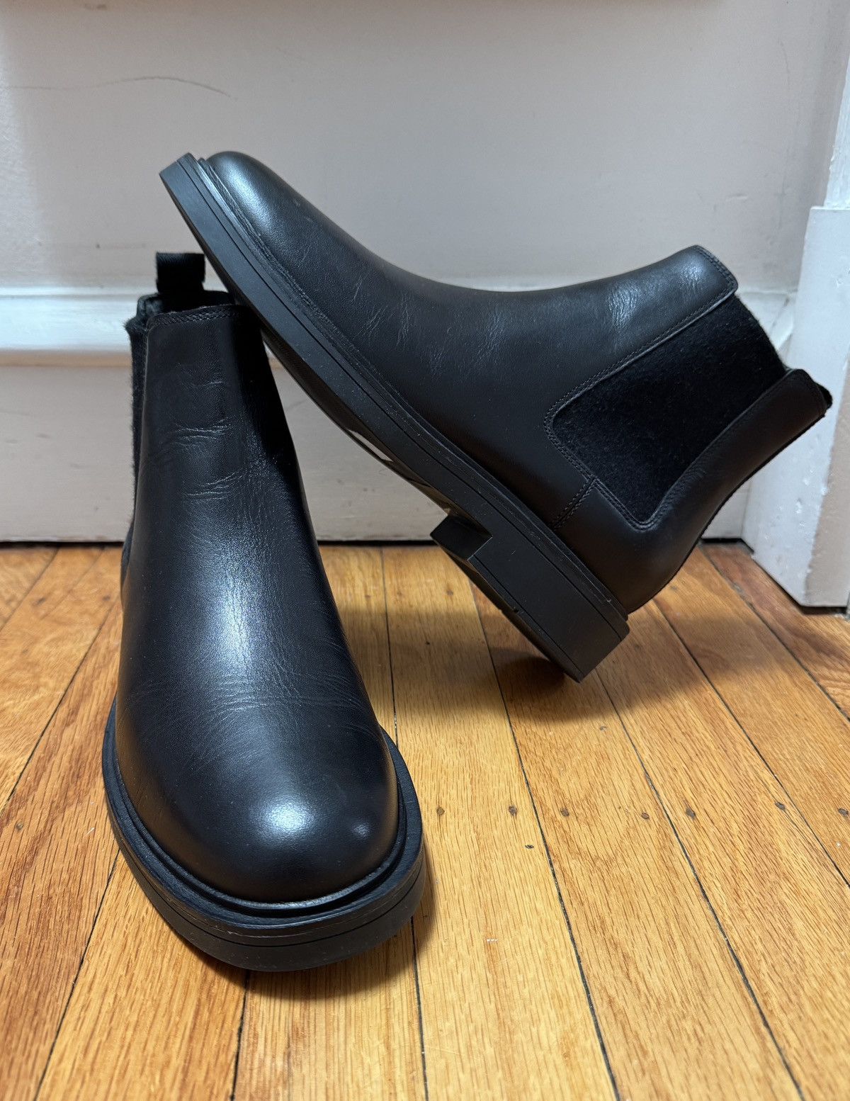 Vince Vince Chelsea Boot Size US 8.5 / EU 41-42 - 1 Thumbnail