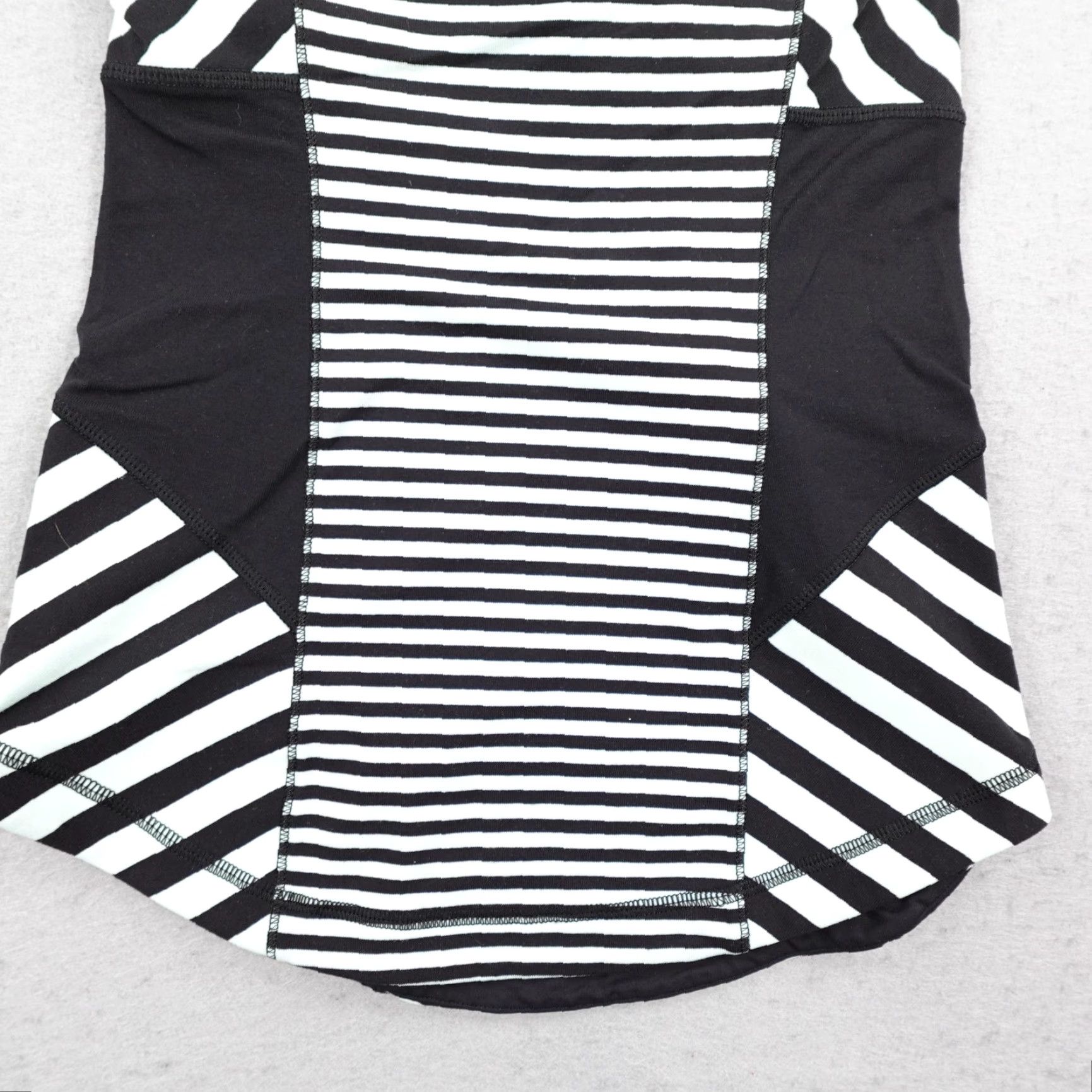 Lululemon Lululemon Tank Top Womens 4 Black Blue Stripe Built-In Bra Yoga Shirt Crossback Sleeveless Camisole Shirt Womens Size S / US 4 / IT 40 - 3 Thumbnail