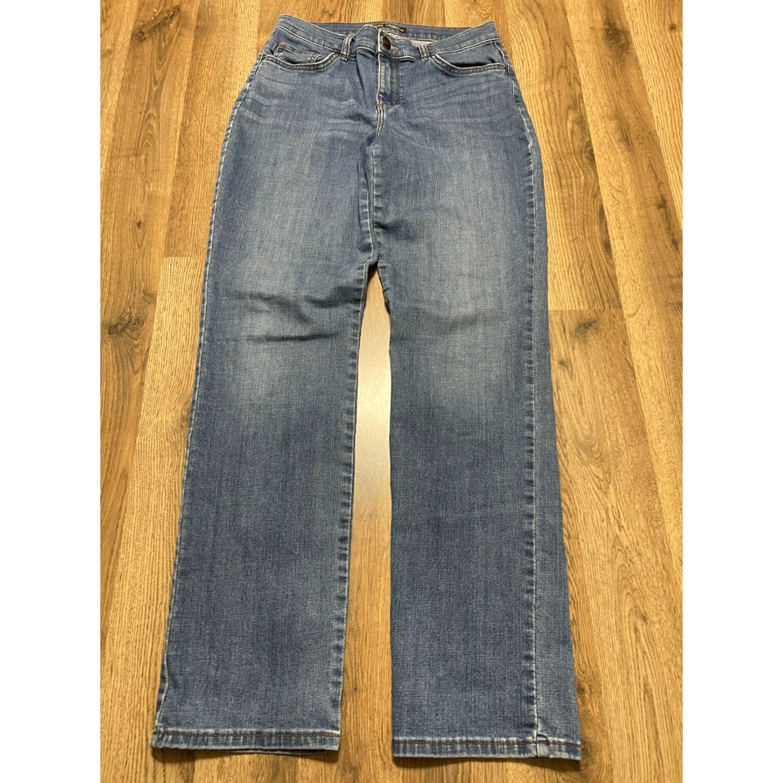Lee **Lee Women's 28 Blue Denim Relaxed Fit Straight Jeans** User: Lee Women's 28 Blue Denim Relaxed Fit Straight Jeans Size 28" / US 6 / IT 42 - 2 Thumbnail