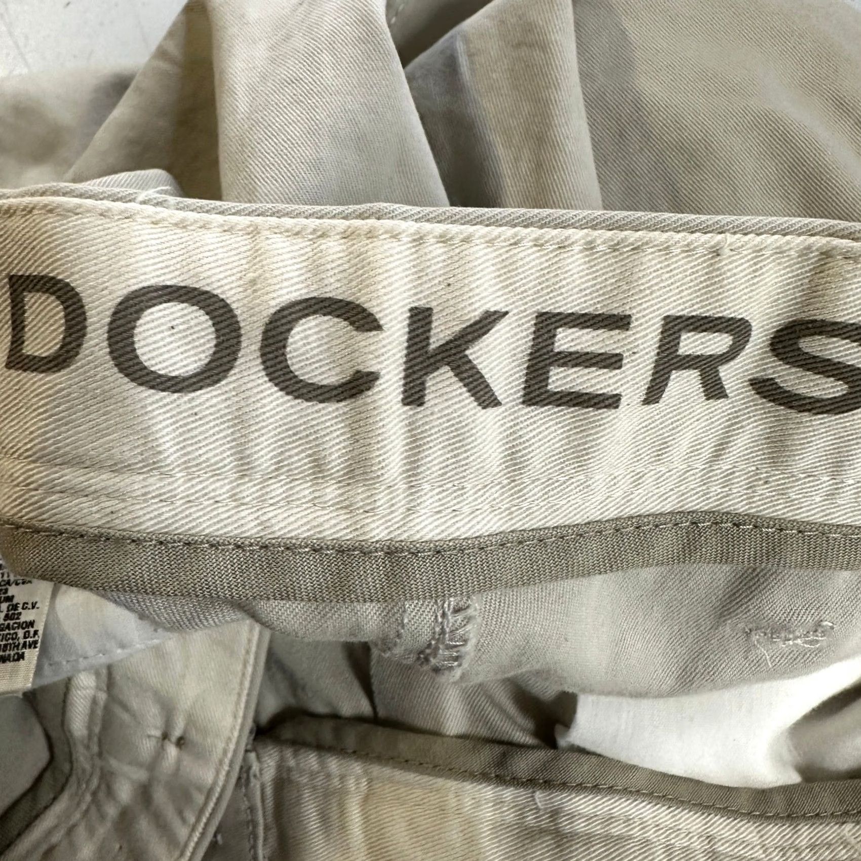 Dockers VINTAGE Dockers Shorts Khaki Mens 42 Beige Pleated Pocket 100% Cotton NEW Size US 42 / EU 58 - 3 Thumbnail