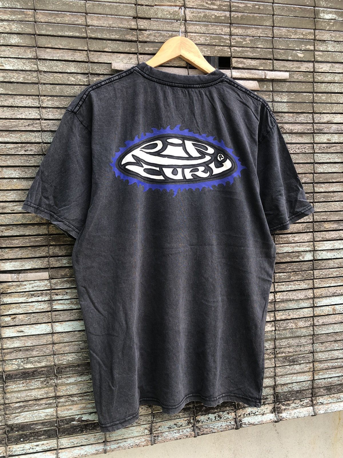 Vintage Crazy Vintage Y2K Sunfaded Rip Curl Centre Logo Backhit Tee Size US L / EU 52-54 / 3 - 8 Thumbnail