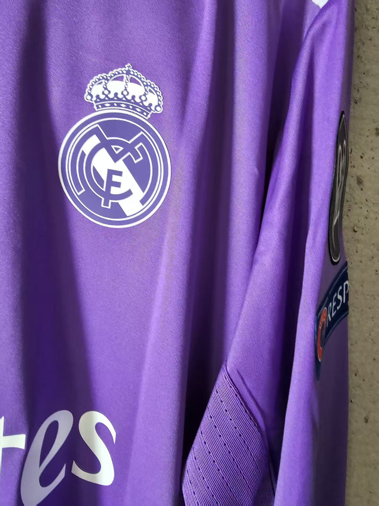 Other 2016 2017 Real Madrid Cristiano Ronaldo Jersey Size US S / EU 44-46 / 1 - 4 Thumbnail