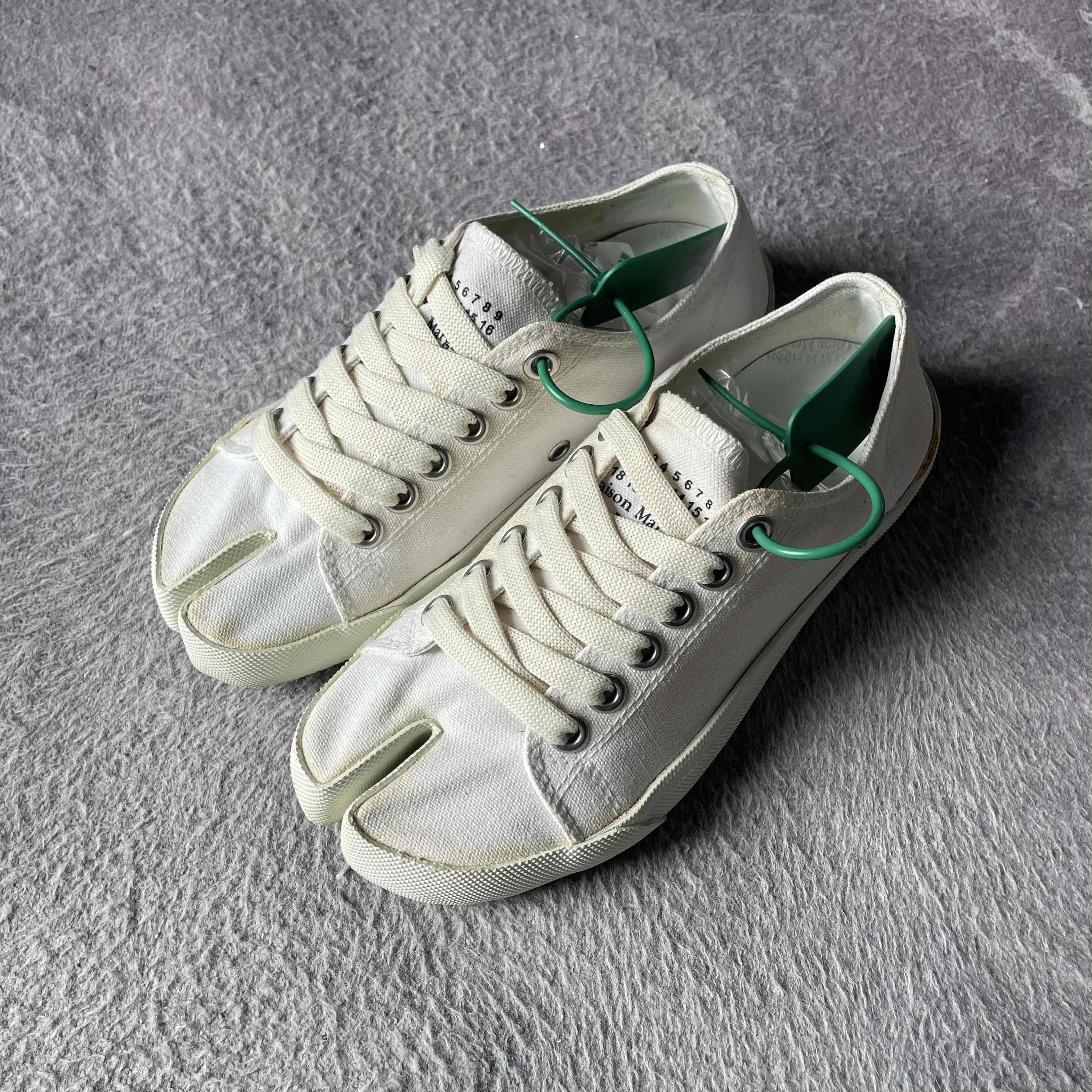 Maison Margiela Maison Margiela Tabi Canvas Low-Top Sneakers Size 35 Size US 5 / IT 35 - 1 Thumbnail