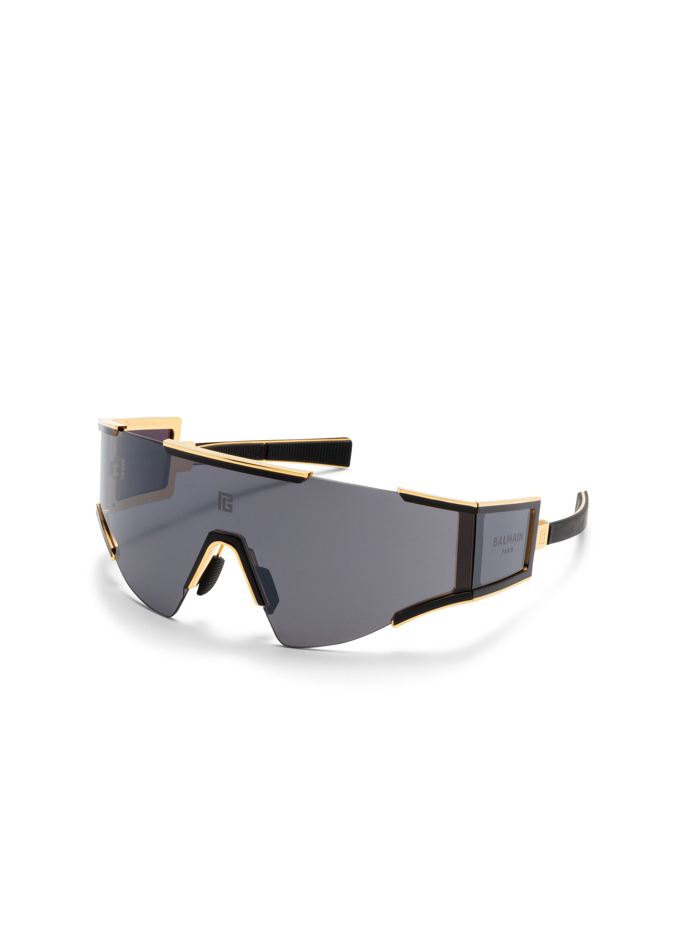 o1s1wg111025 Size: OS/Fleche Sunglasses in Black/Golden